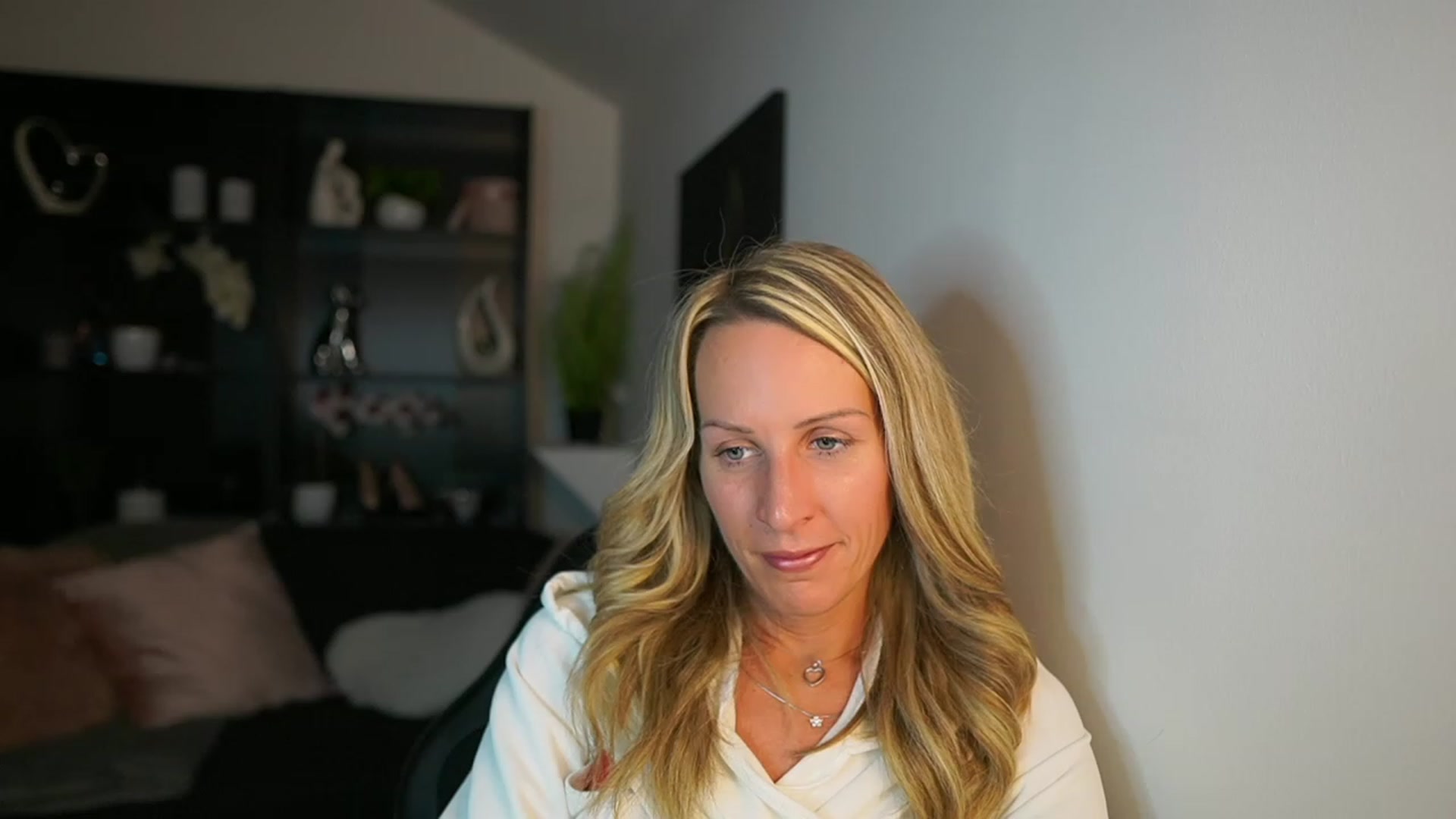 Gallery image thumbnail from Nikki__Sexx__'s myfreecams stream on, 10/24/2023, 19:03 image 3 of 20