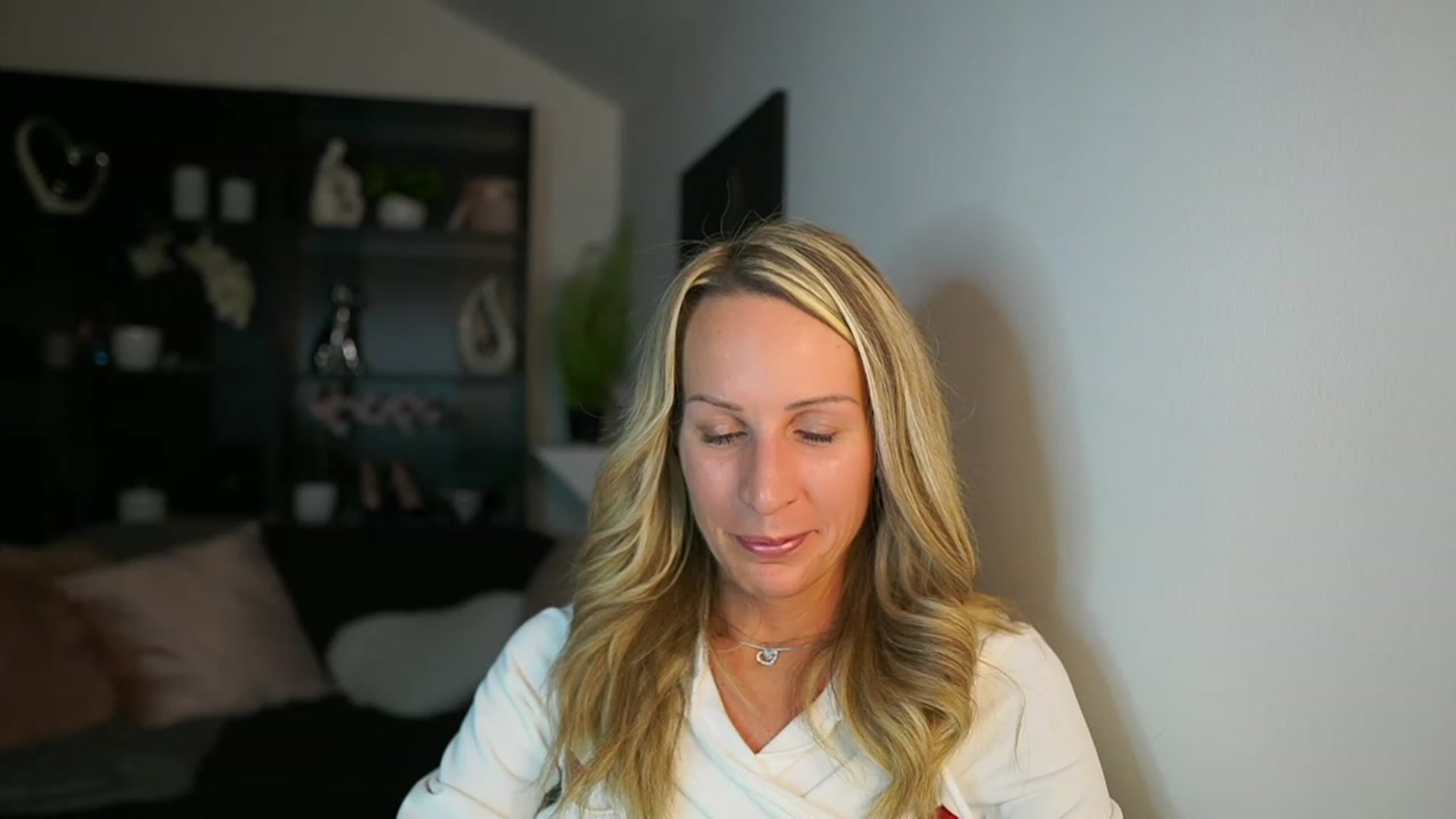 Gallery image thumbnail from Nikki__Sexx__'s myfreecams stream on, 10/24/2023, 19:03 image 6 of 20