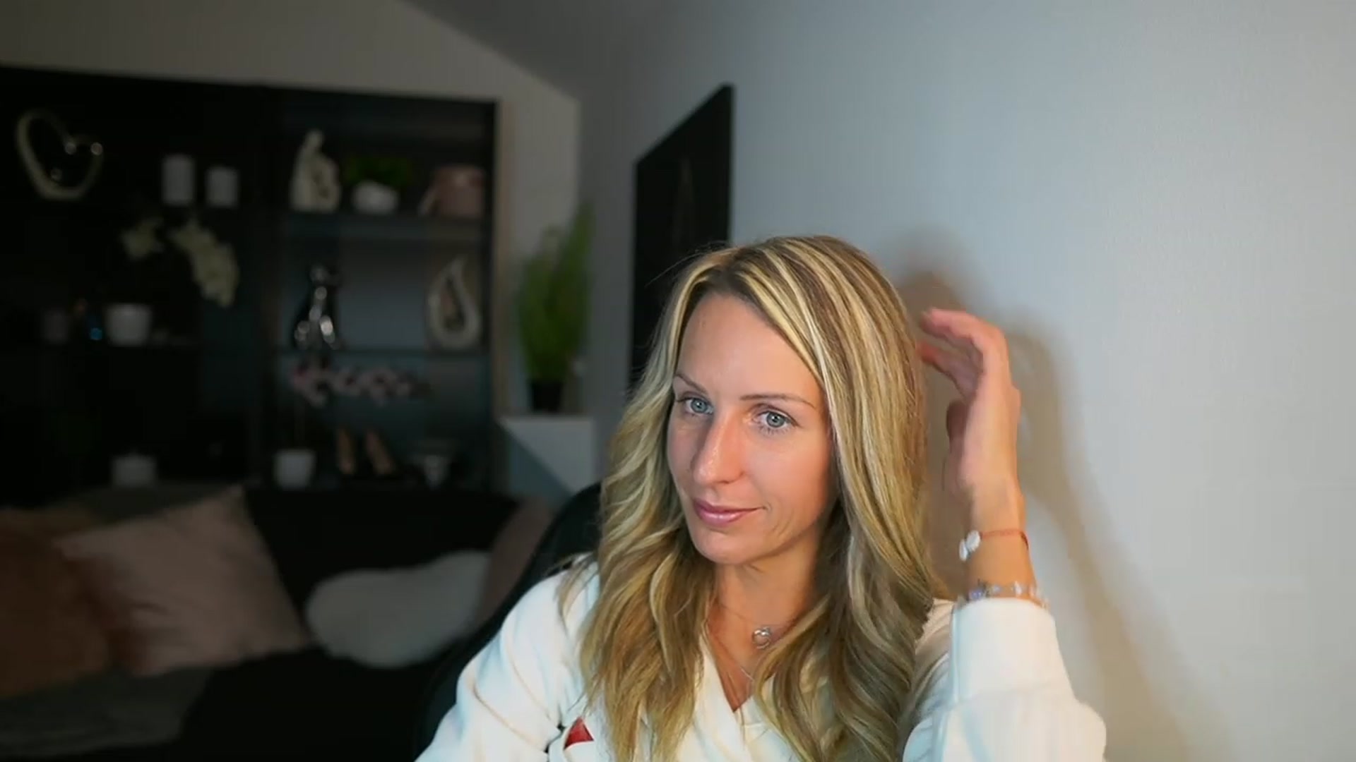 Gallery image thumbnail from Nikki__Sexx__'s myfreecams stream on, 10/24/2023, 19:03 image 15 of 20