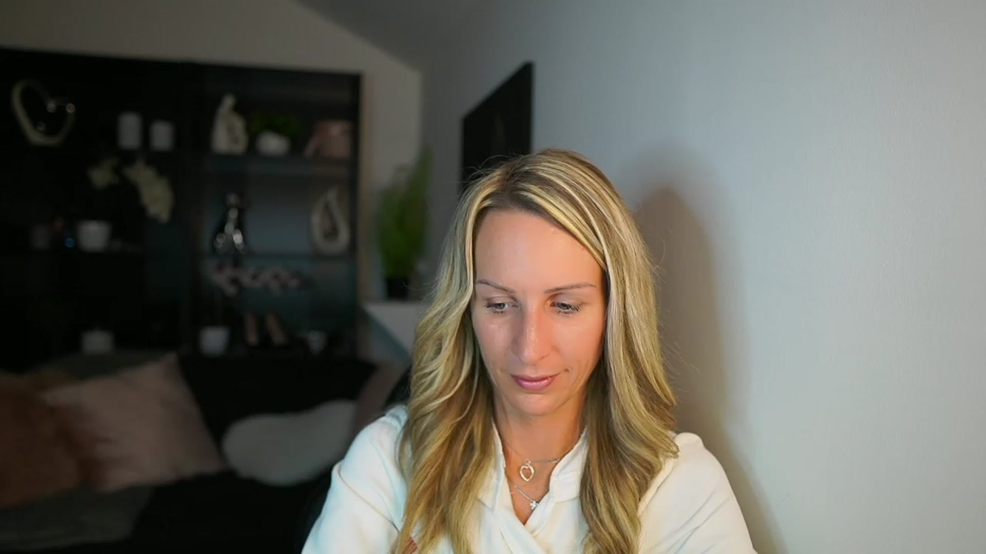 Gallery image thumbnail from Nikki__Sexx__'s myfreecams stream on, 10/24/2023, 19:43 image 18 of 20