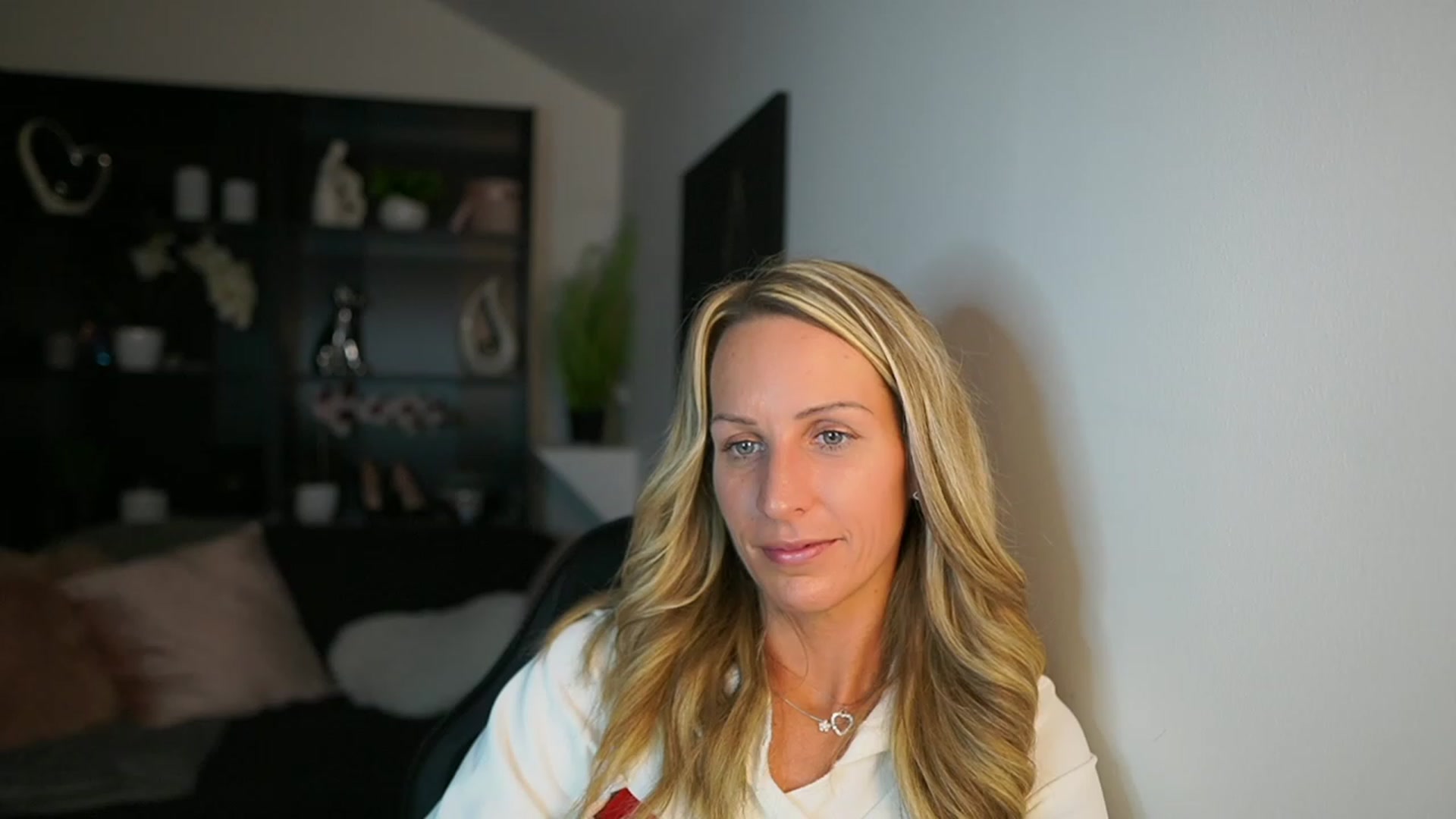 Gallery image thumbnail from Nikki__Sexx__'s myfreecams stream on, 10/24/2023, 19:43 image 8 of 20