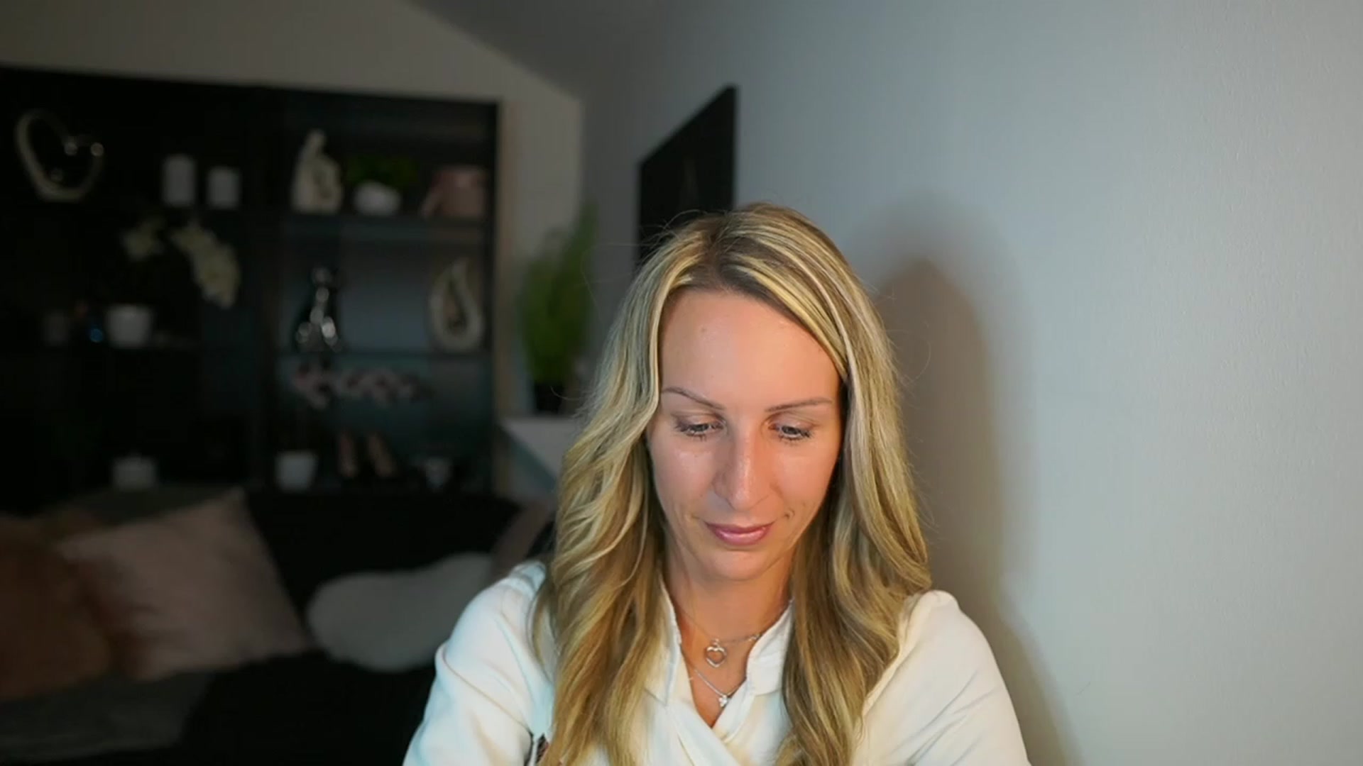 Gallery image thumbnail from Nikki__Sexx__'s myfreecams stream on, 10/24/2023, 19:43 image 15 of 20