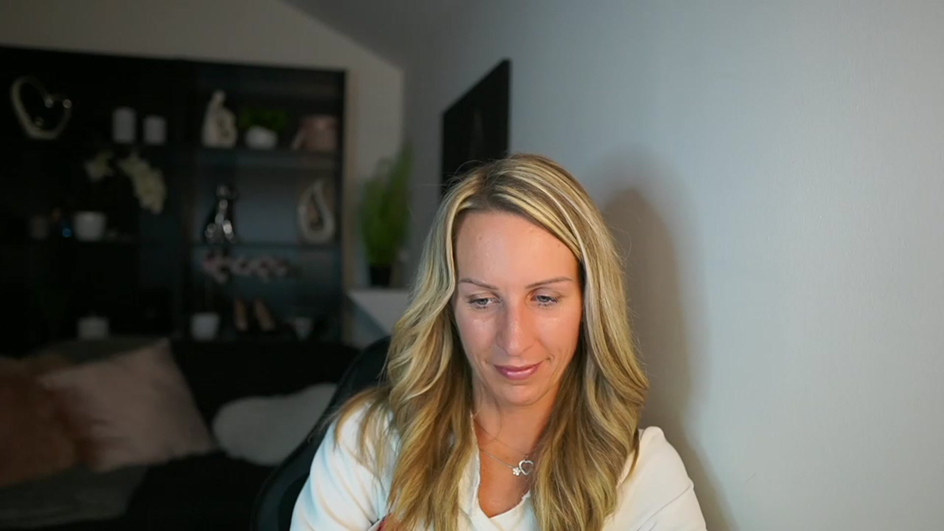 Gallery image thumbnail from Nikki__Sexx__'s myfreecams stream on, 10/24/2023, 19:43 image 3 of 20