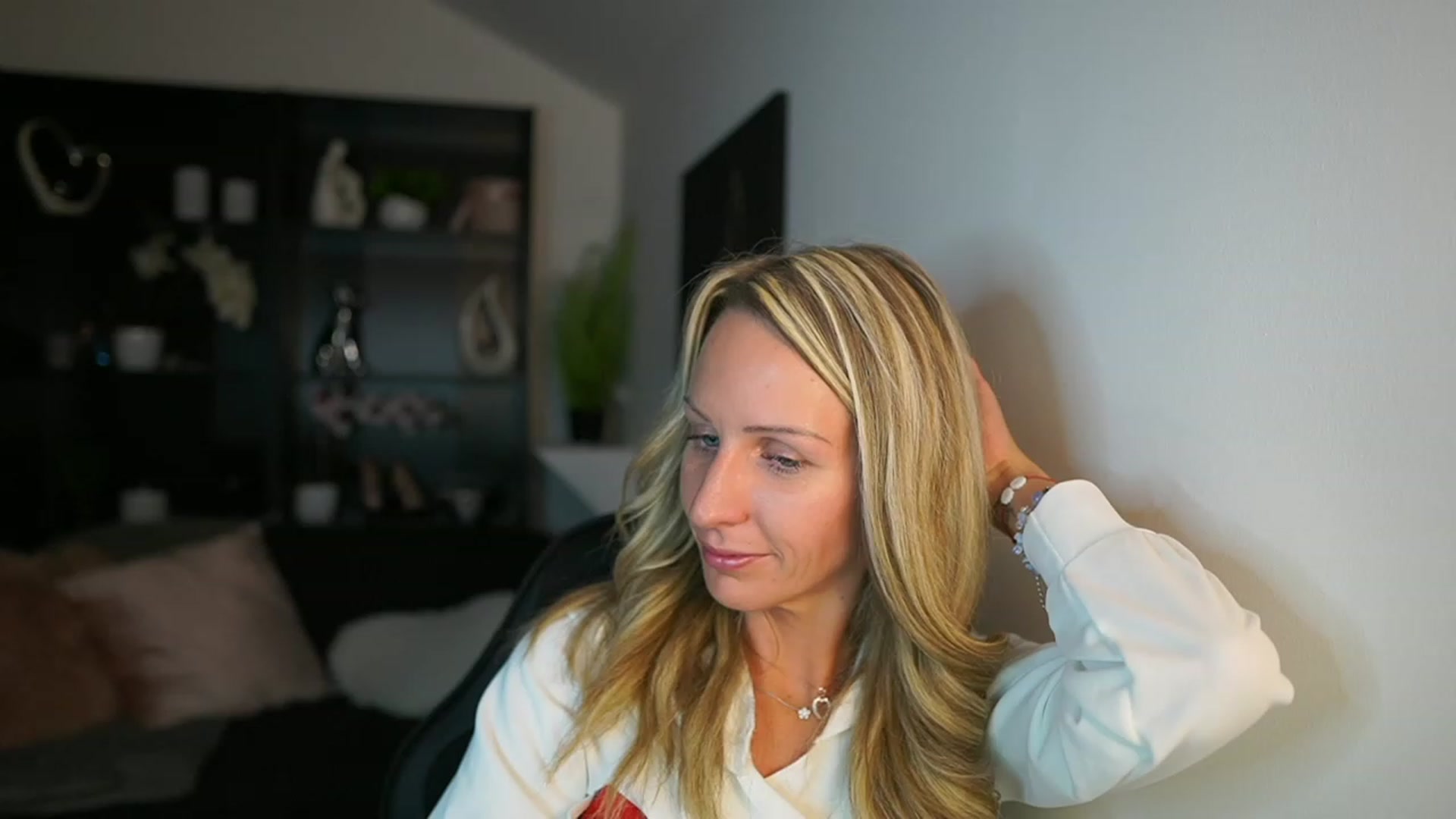 Gallery image thumbnail from Nikki__Sexx__'s myfreecams stream on, 10/24/2023, 19:43 image 6 of 20