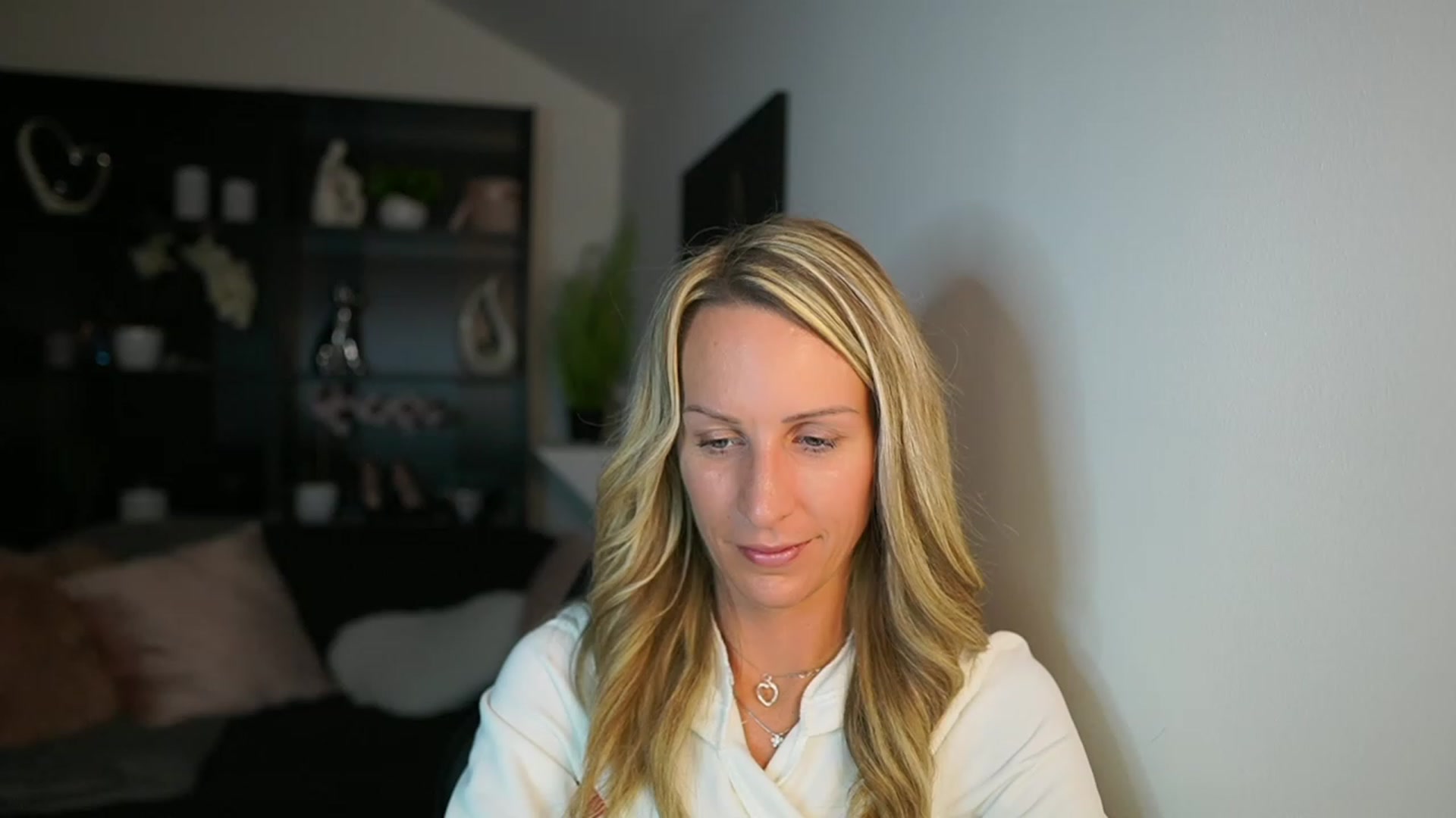 Gallery image thumbnail from Nikki__Sexx__'s myfreecams stream on, 10/24/2023, 19:43 image 17 of 20