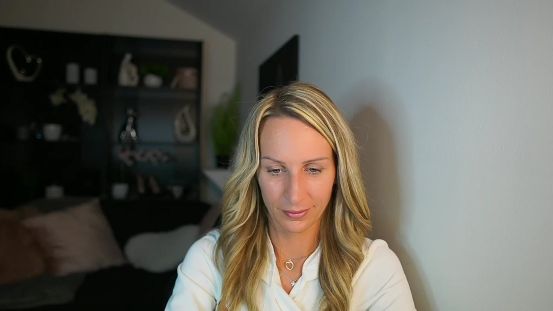 Gallery image thumbnail from Nikki__Sexx__'s myfreecams stream on, 10/24/2023, 19:43 image 16 of 20
