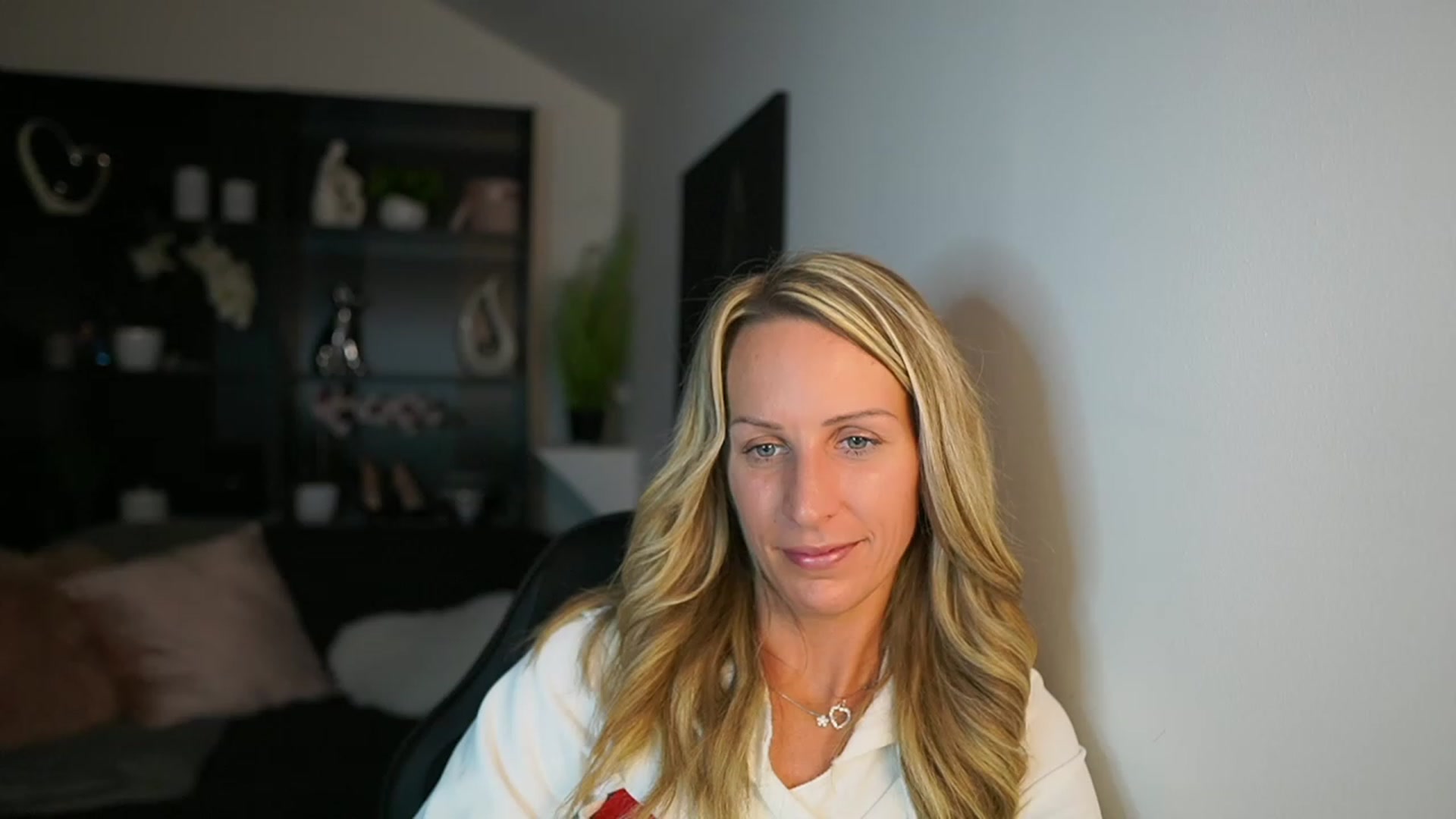 Gallery image thumbnail from Nikki__Sexx__'s myfreecams stream on, 10/24/2023, 19:43 image 7 of 20