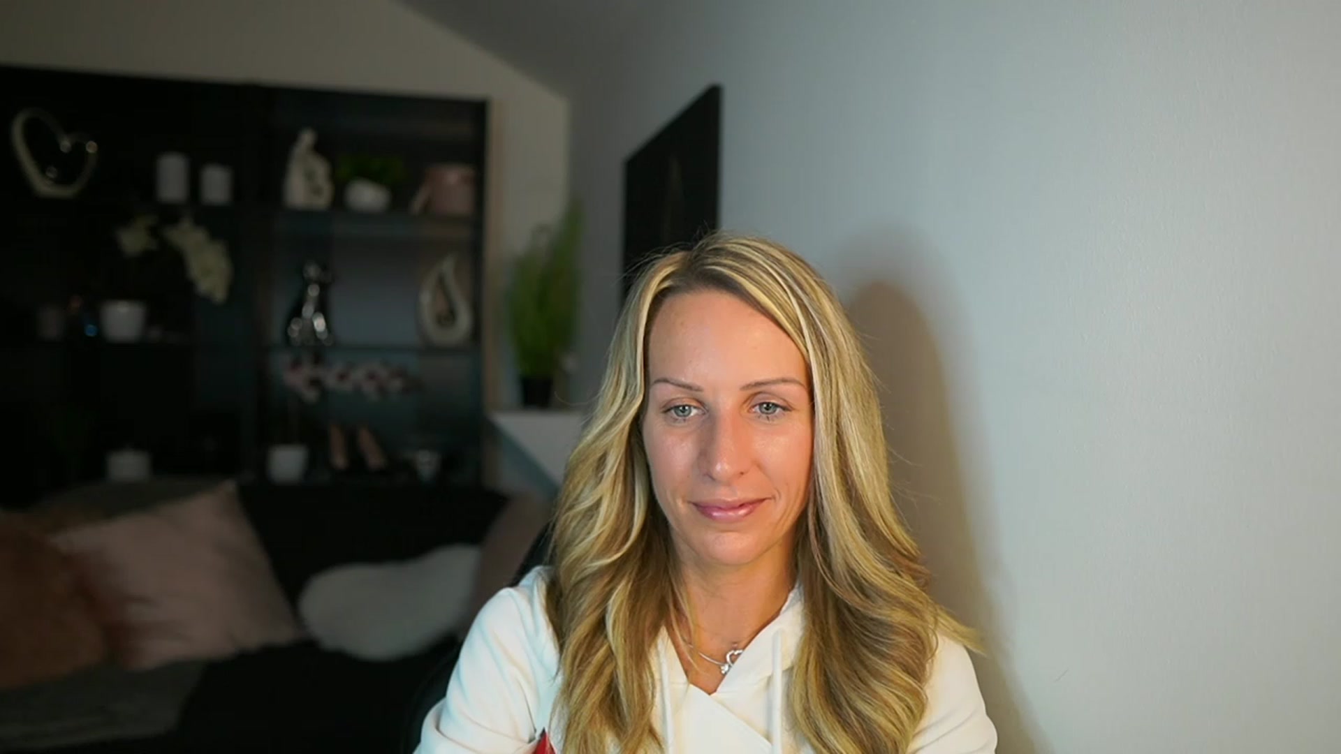 Gallery image thumbnail from Nikki__Sexx__'s myfreecams stream on, 10/24/2023, 20:40 image 15 of 20