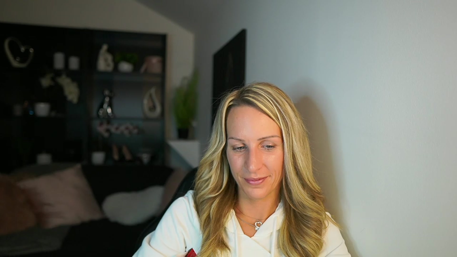 Gallery image thumbnail from Nikki__Sexx__'s myfreecams stream on, 10/24/2023, 20:40 image 19 of 20