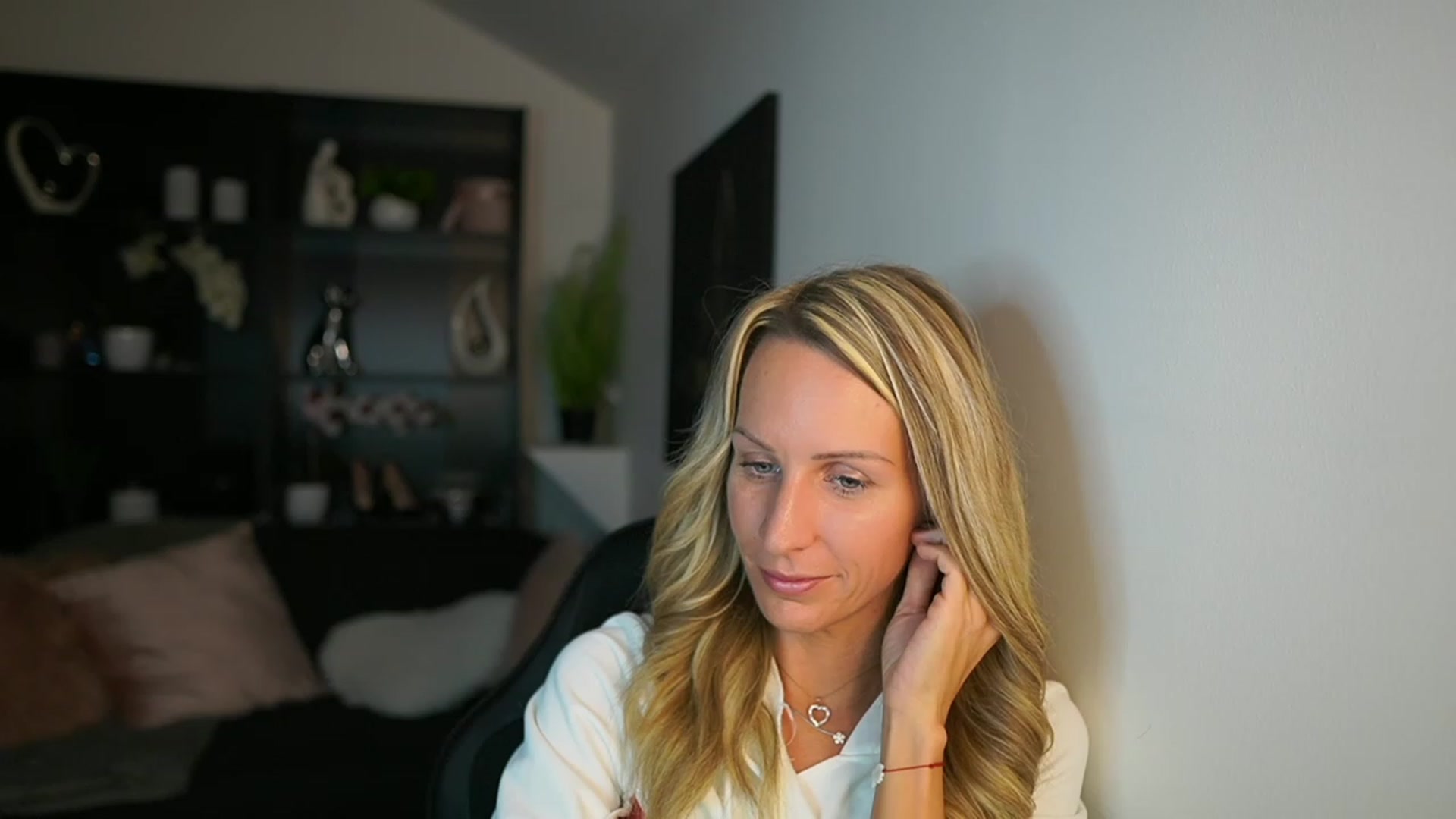 Gallery image thumbnail from Nikki__Sexx__'s myfreecams stream on, 10/24/2023, 21:50 image 17 of 20