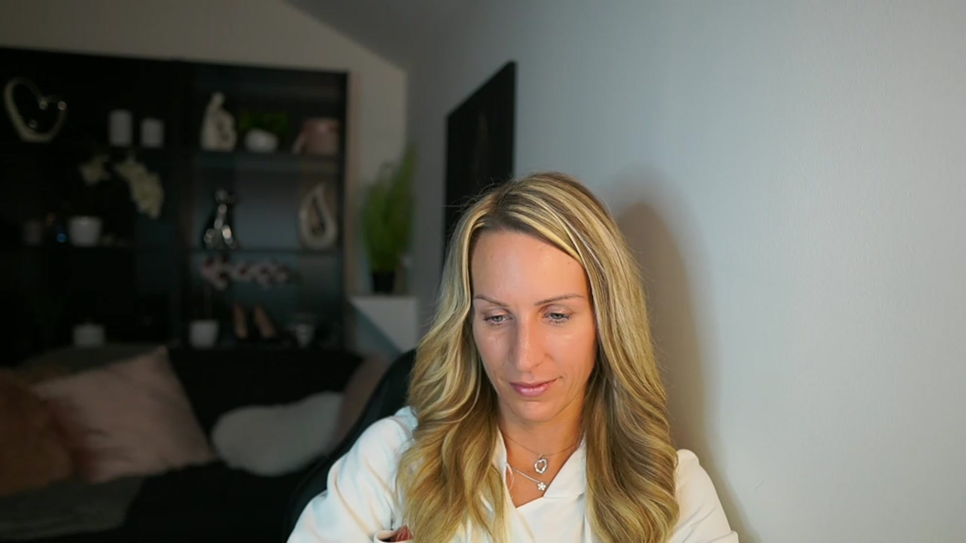Gallery image thumbnail from Nikki__Sexx__'s myfreecams stream on, 10/24/2023, 21:50 image 16 of 20
