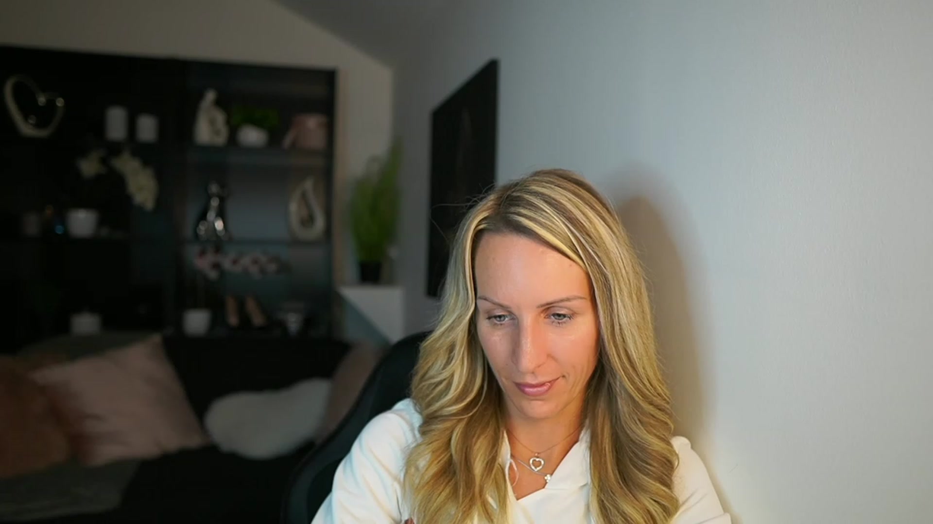 Gallery image thumbnail from Nikki__Sexx__'s myfreecams stream on, 10/24/2023, 21:50 image 18 of 20