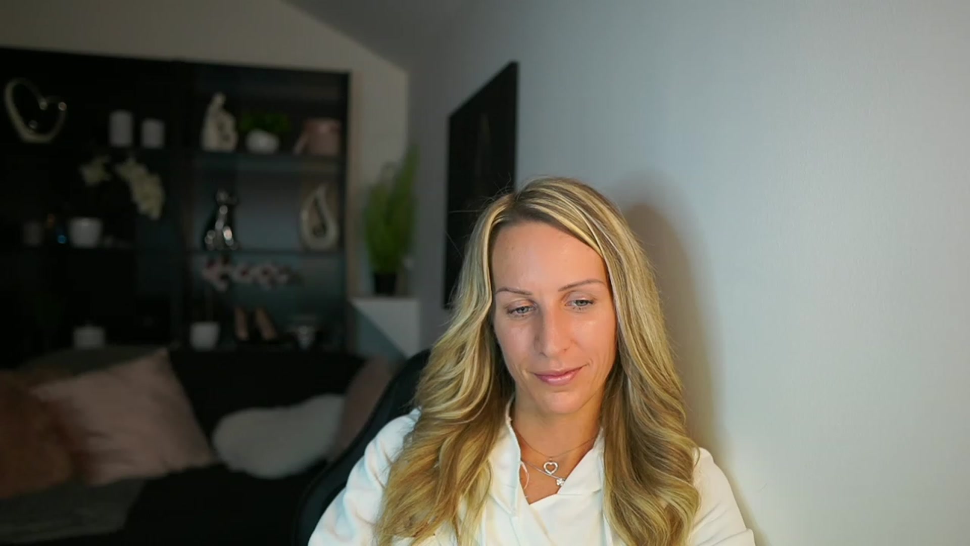 Gallery image thumbnail from Nikki__Sexx__'s myfreecams stream on, 10/24/2023, 21:50 image 19 of 20