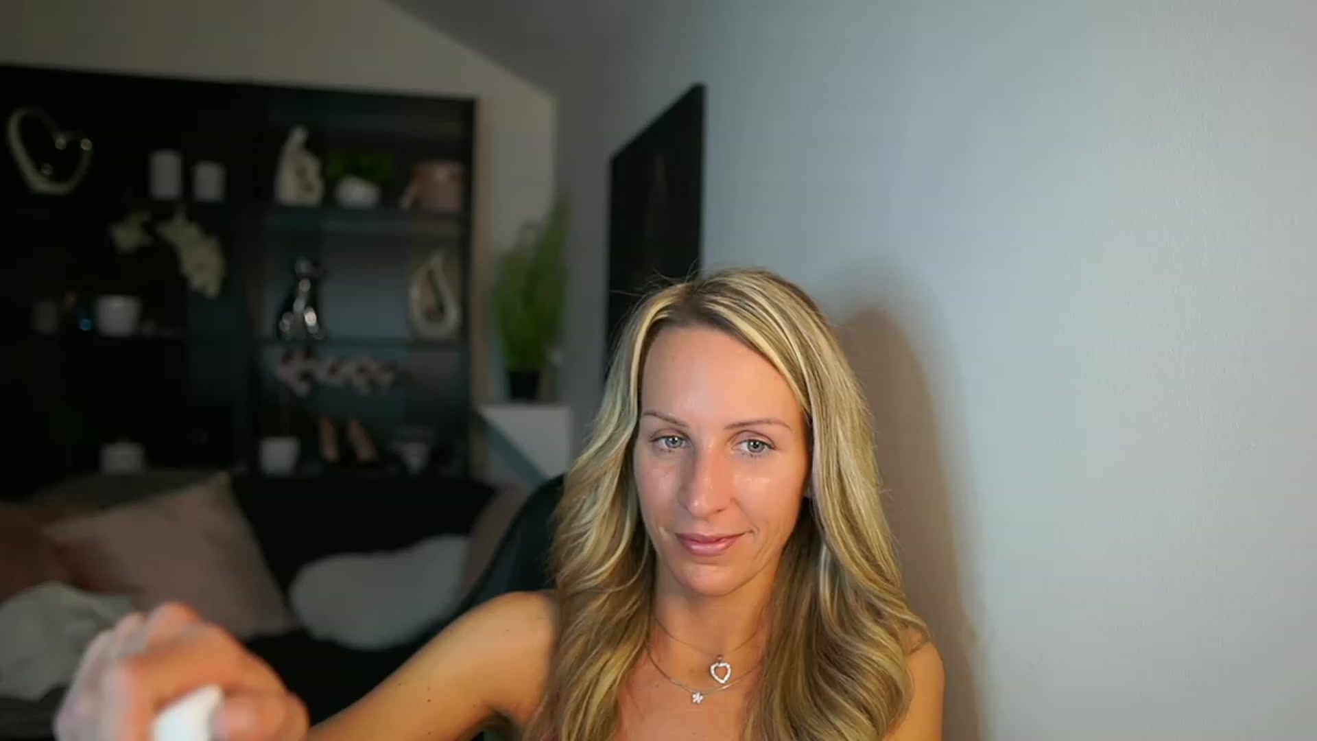Gallery image thumbnail from Nikki__Sexx__'s myfreecams stream on, 10/24/2023, 22:45 image 14 of 20