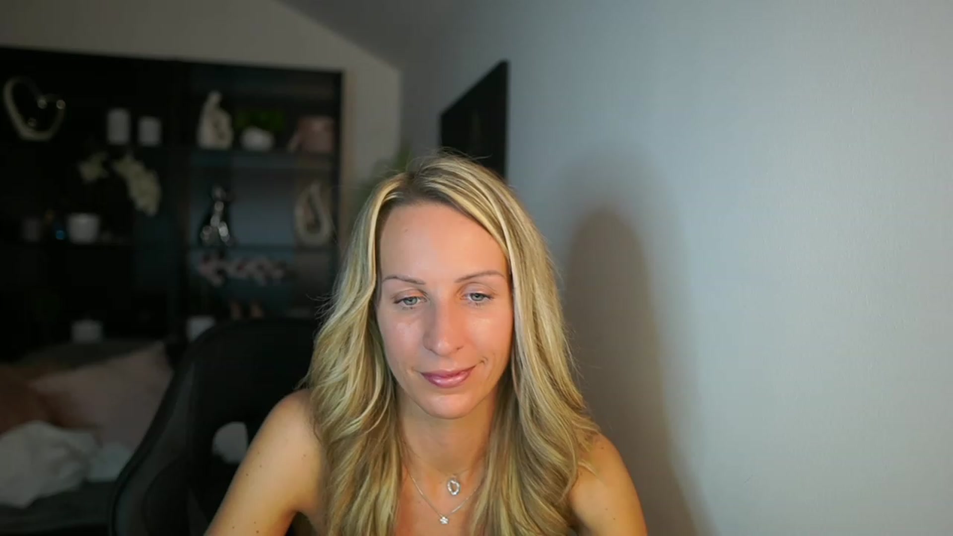 Gallery image thumbnail from Nikki__Sexx__'s myfreecams stream on, 10/24/2023, 22:45 image 9 of 20