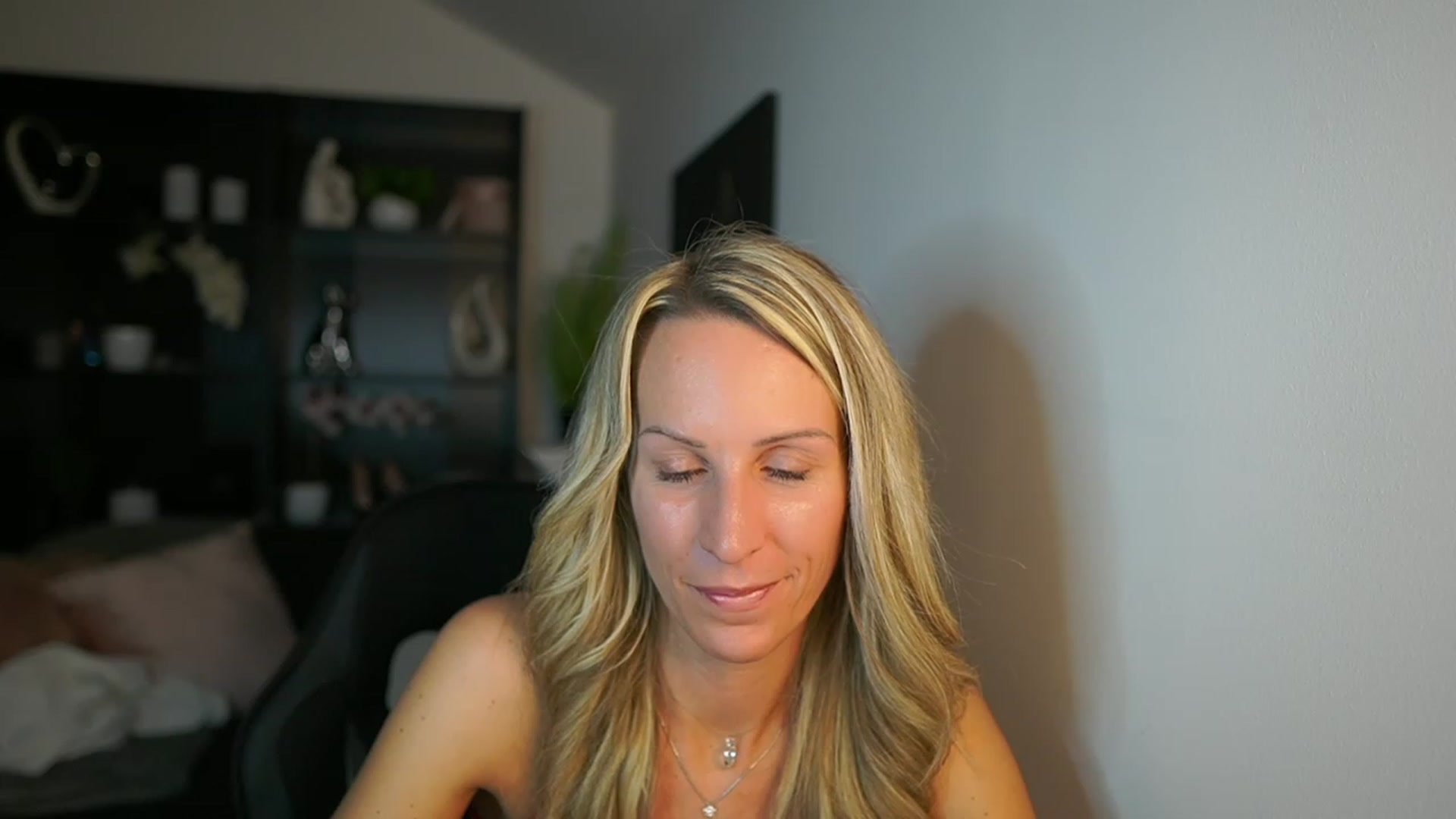 Gallery image thumbnail from Nikki__Sexx__'s myfreecams stream on, 10/24/2023, 22:45 image 8 of 20