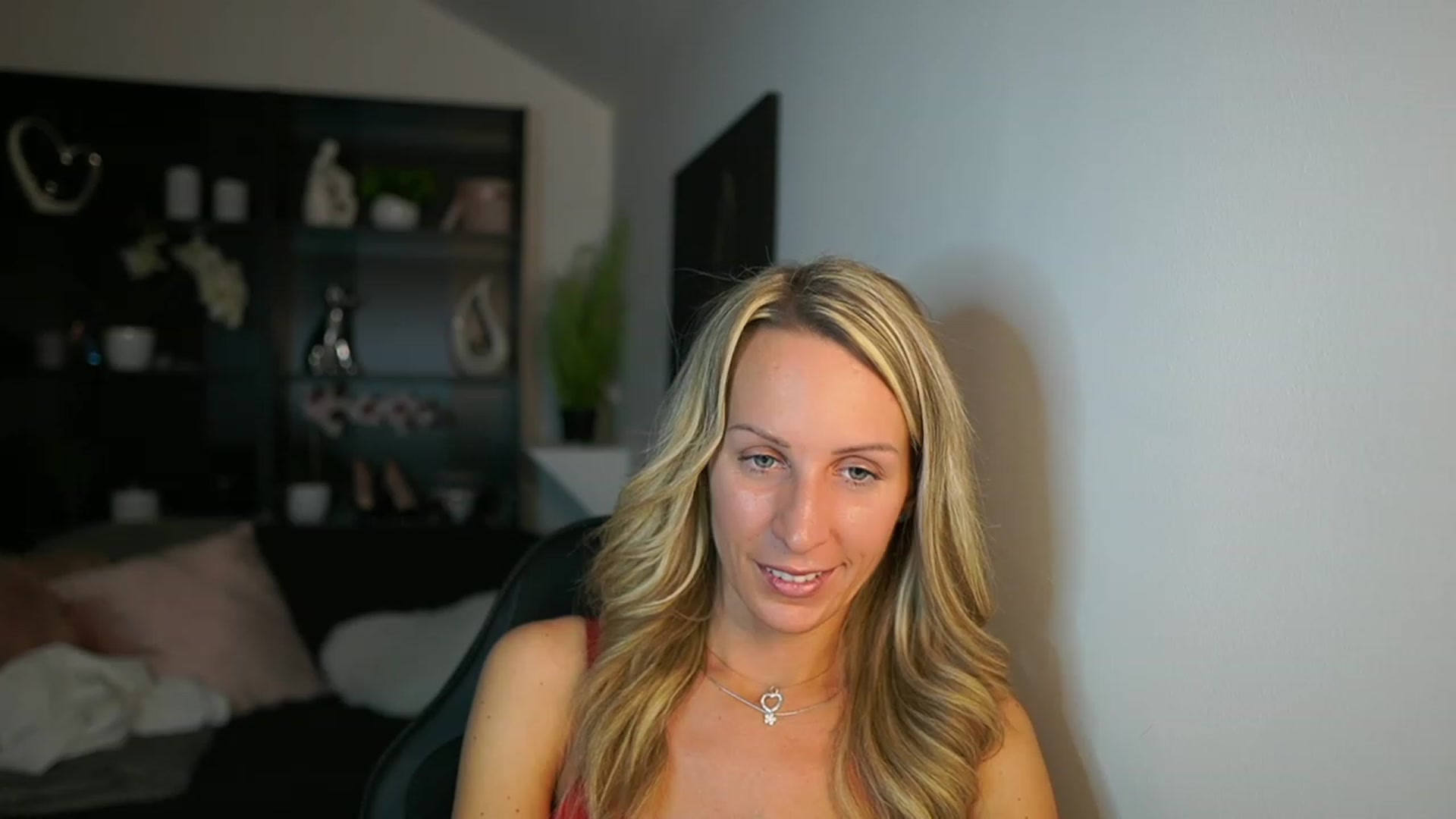 Gallery image thumbnail from Nikki__Sexx__'s myfreecams stream on, 10/24/2023, 22:45 image 17 of 20