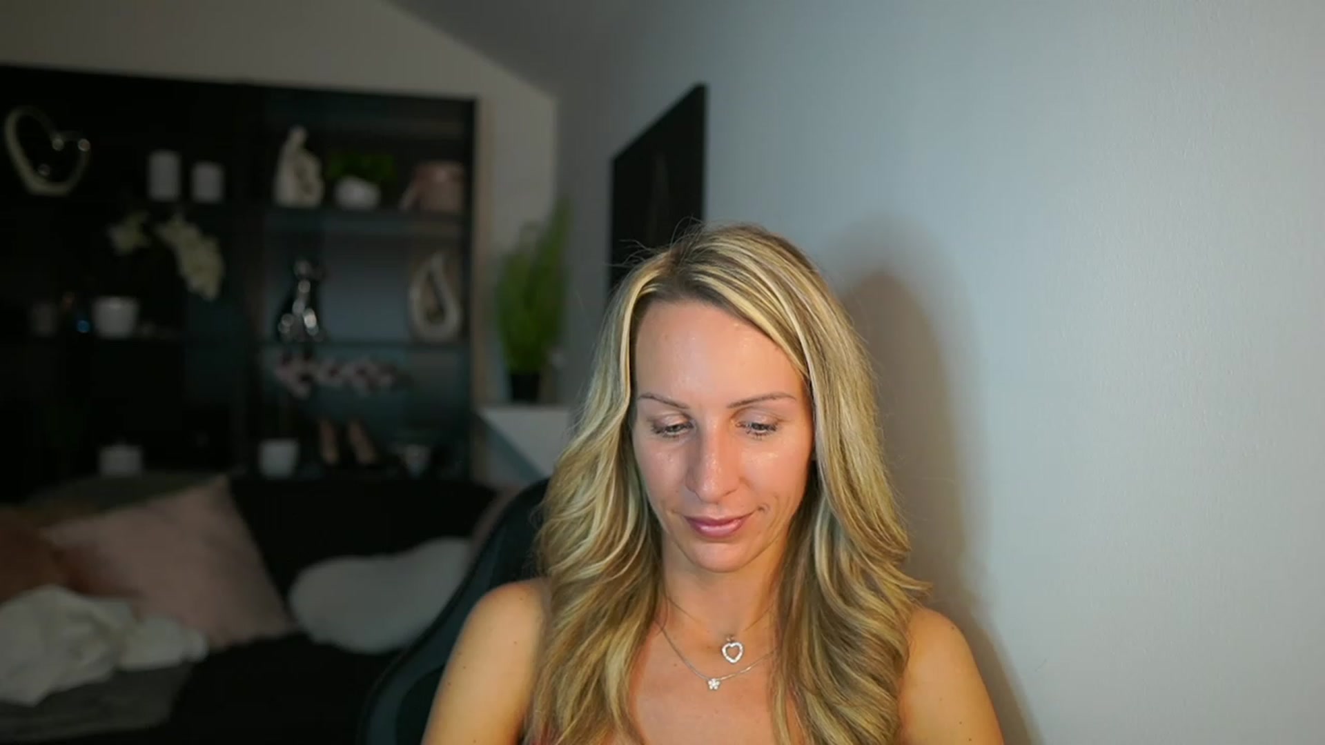 Gallery image thumbnail from Nikki__Sexx__'s myfreecams stream on, 10/24/2023, 22:45 image 11 of 20
