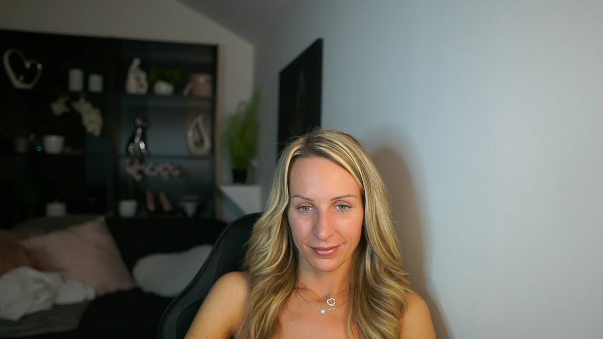 Gallery image thumbnail from Nikki__Sexx__'s myfreecams stream on, 10/24/2023, 22:45 image 15 of 20