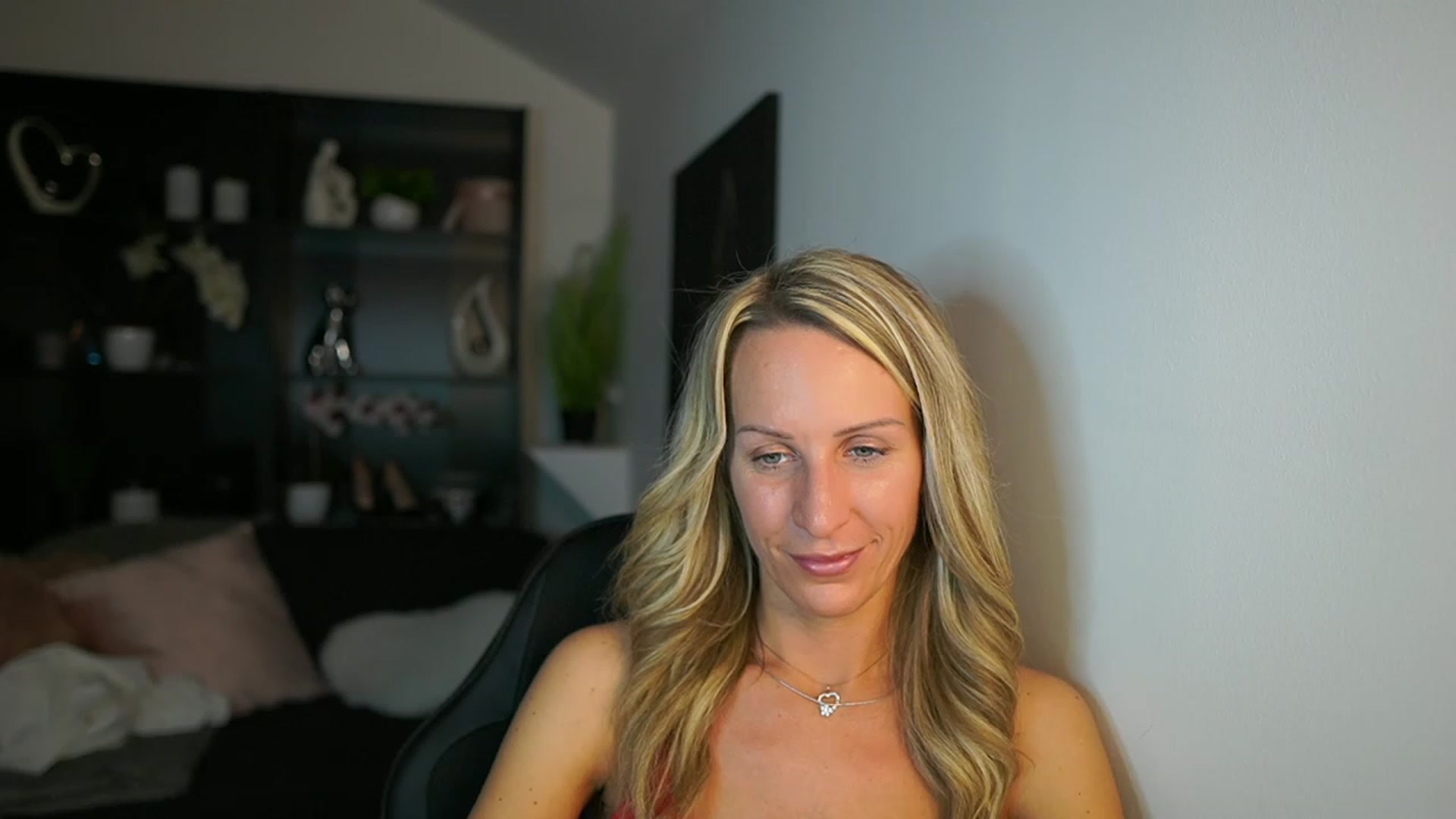 Gallery image thumbnail from Nikki__Sexx__'s myfreecams stream on, 10/24/2023, 22:45 image 19 of 20