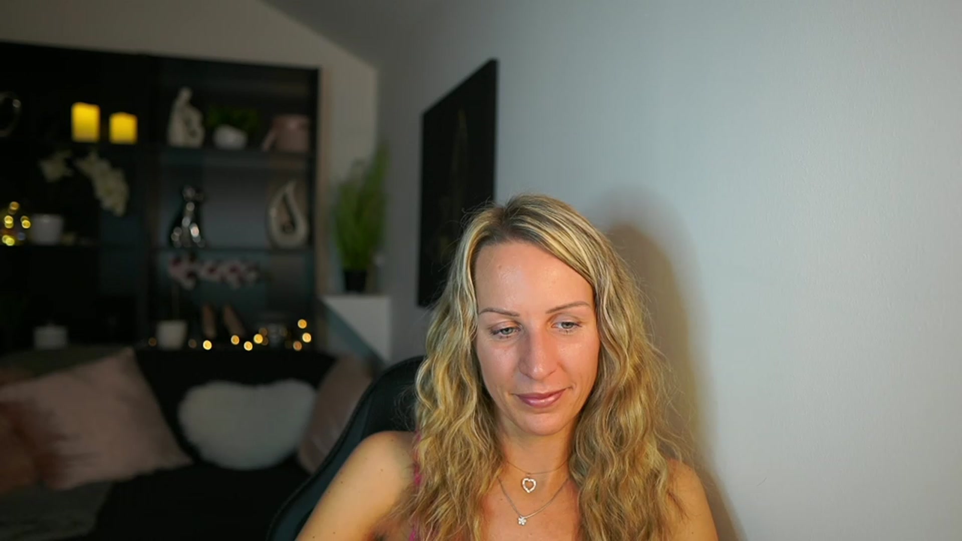 Gallery image thumbnail from Nikki__Sexx__'s myfreecams stream on, 10/26/2023, 19:28 image 12 of 20