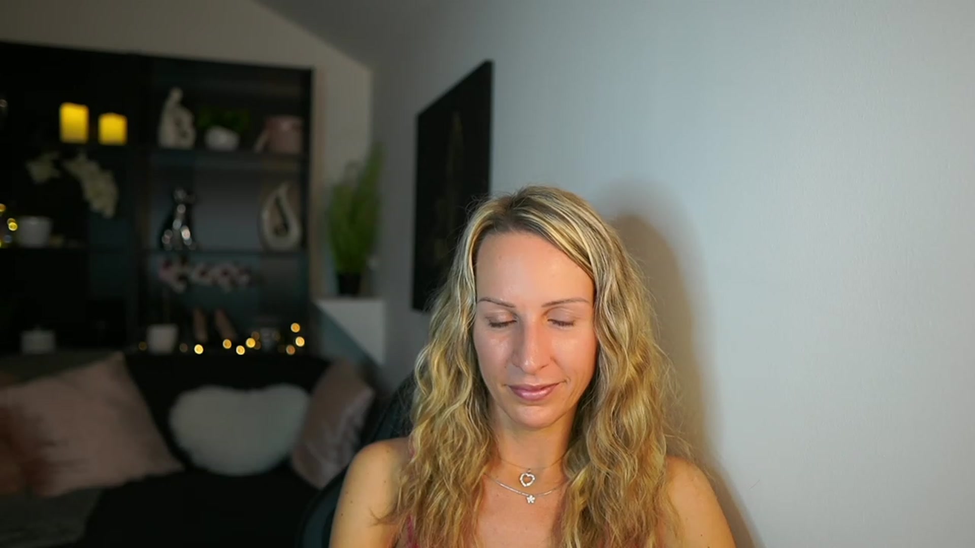 Gallery image thumbnail from Nikki__Sexx__'s myfreecams stream on, 10/26/2023, 19:28 image 16 of 20
