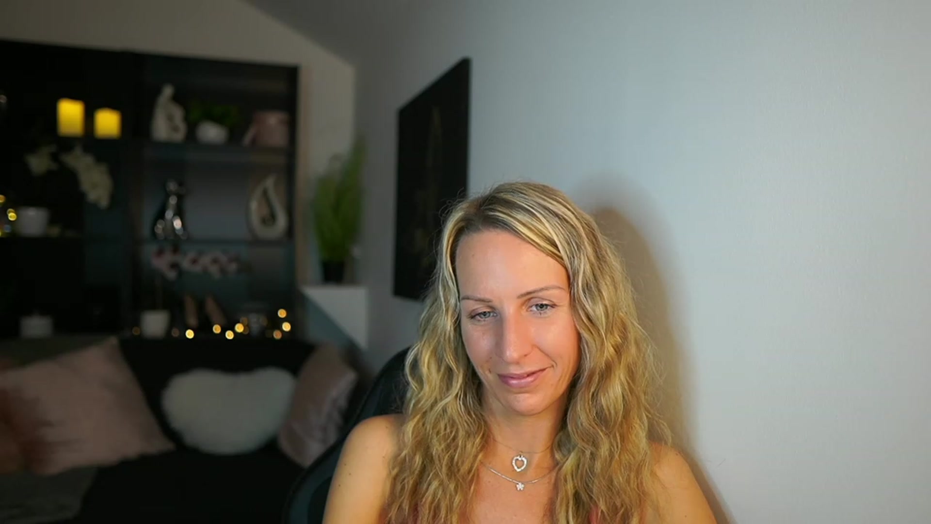 Gallery image thumbnail from Nikki__Sexx__'s myfreecams stream on, 10/26/2023, 19:28 image 17 of 20