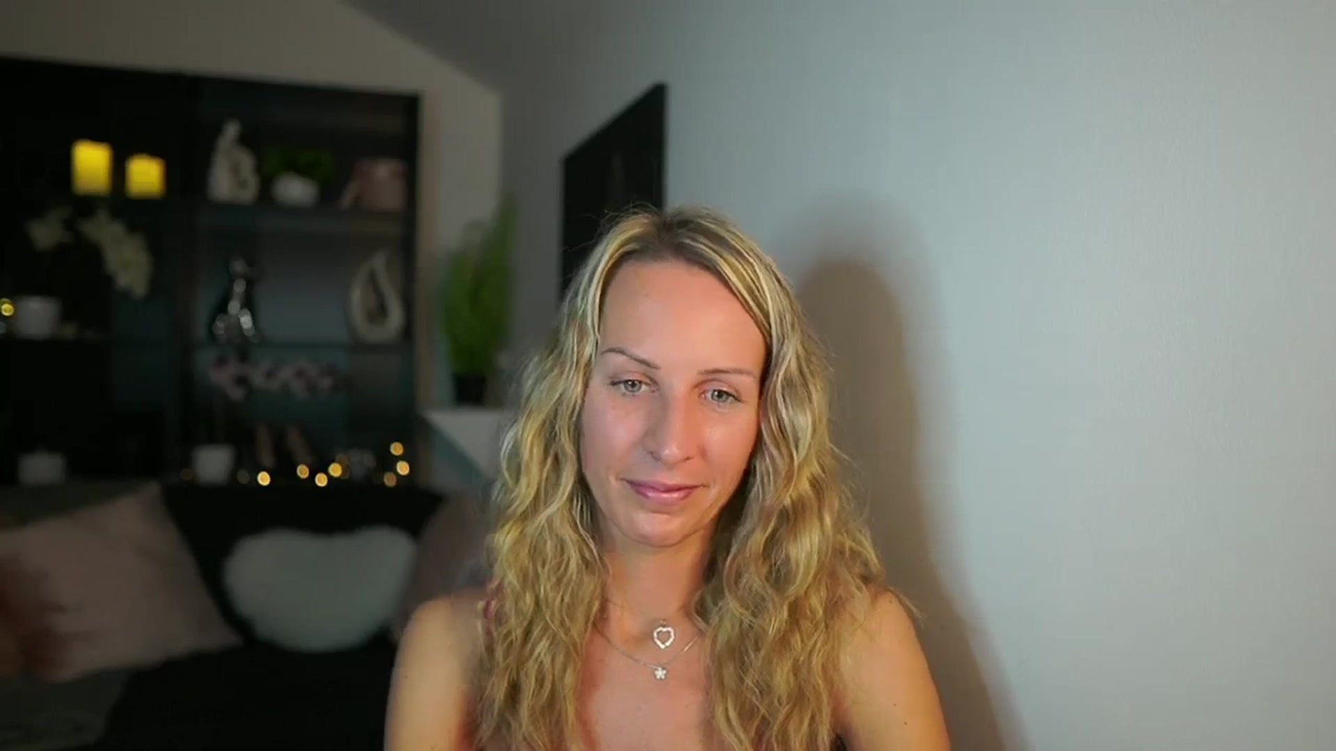 Gallery image thumbnail from Nikki__Sexx__'s myfreecams stream on, 10/26/2023, 20:29 image 5 of 20