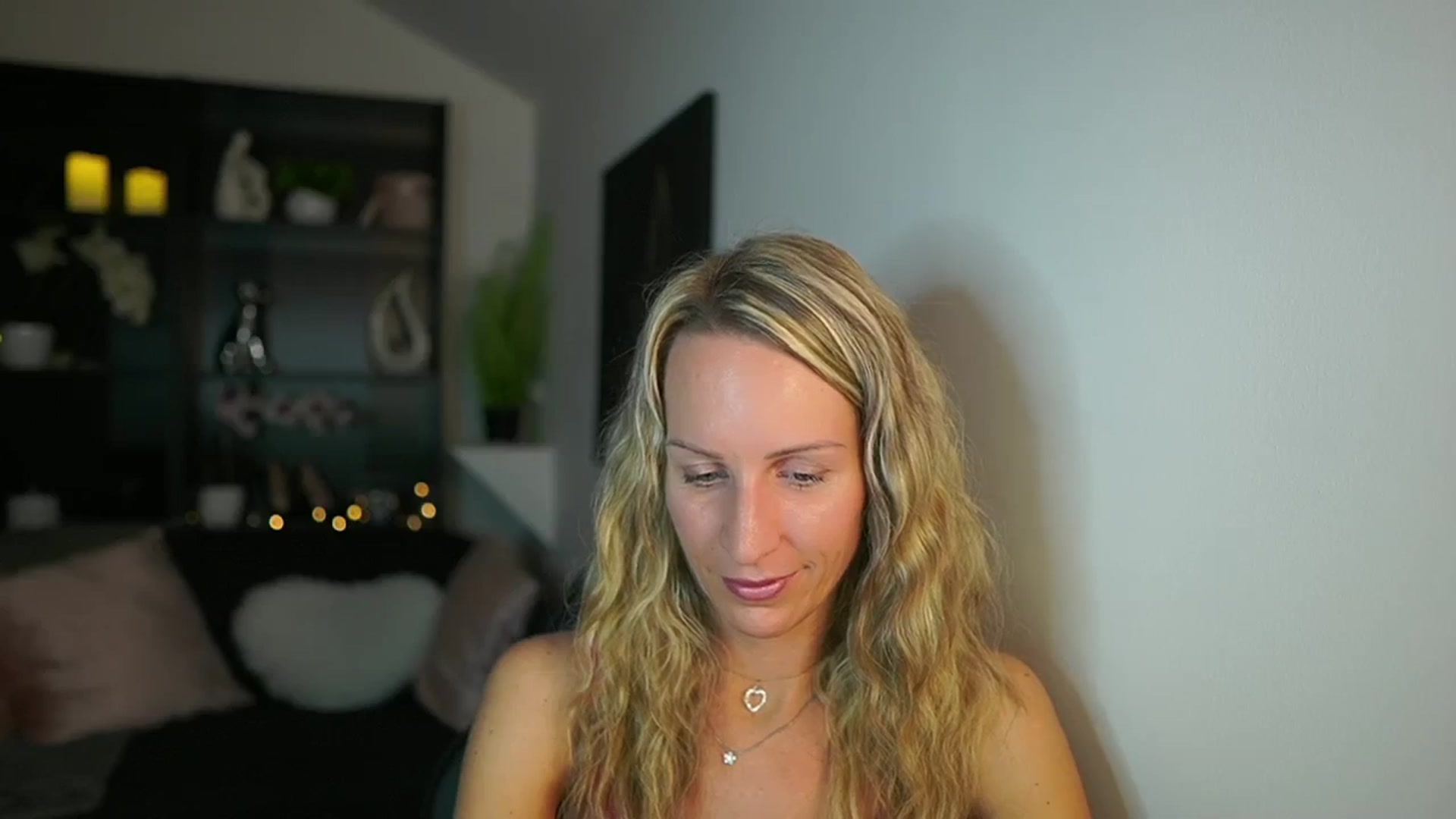 Gallery image thumbnail from Nikki__Sexx__'s myfreecams stream on, 10/26/2023, 21:52 image 16 of 20