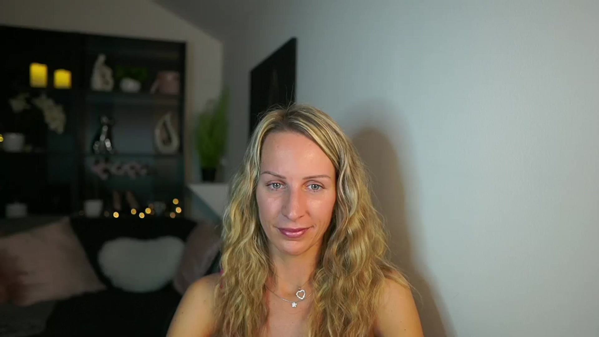 Gallery image thumbnail from Nikki__Sexx__'s myfreecams stream on, 10/26/2023, 21:52 image 5 of 20