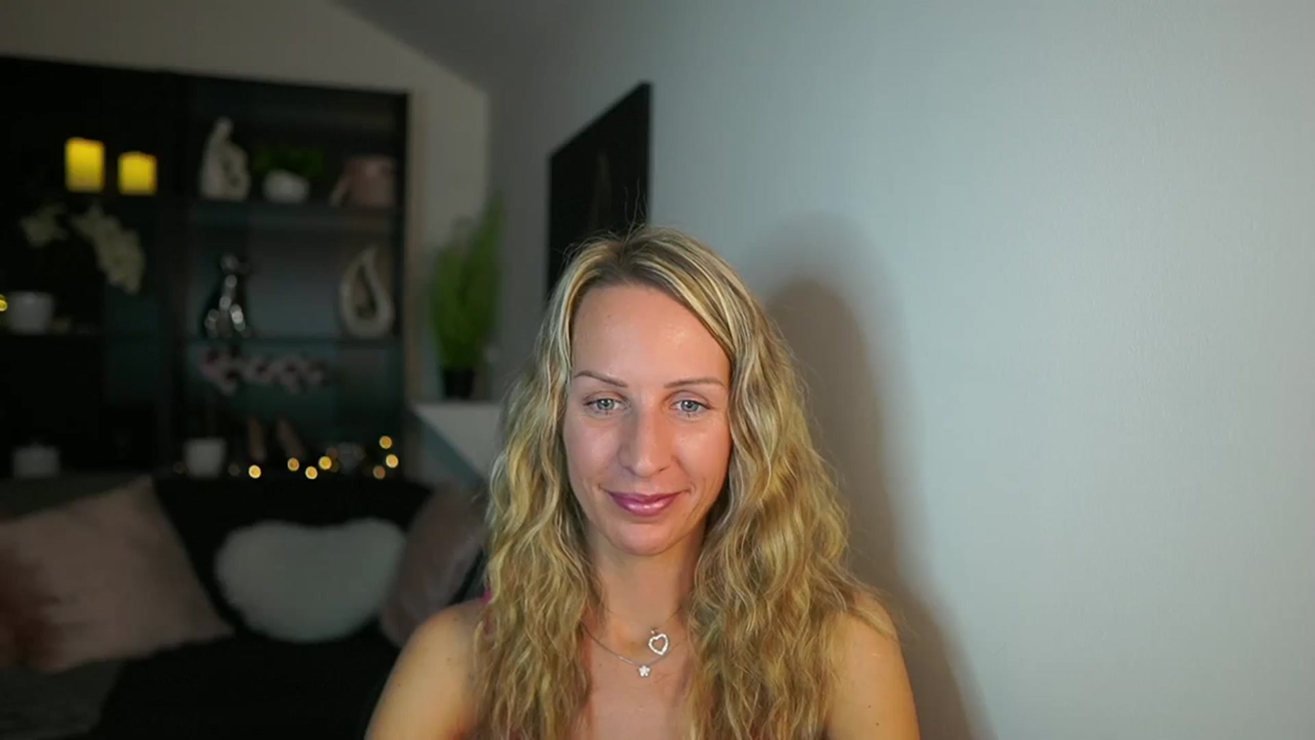 Gallery image thumbnail from Nikki__Sexx__'s myfreecams stream on, 10/26/2023, 21:52 image 4 of 20