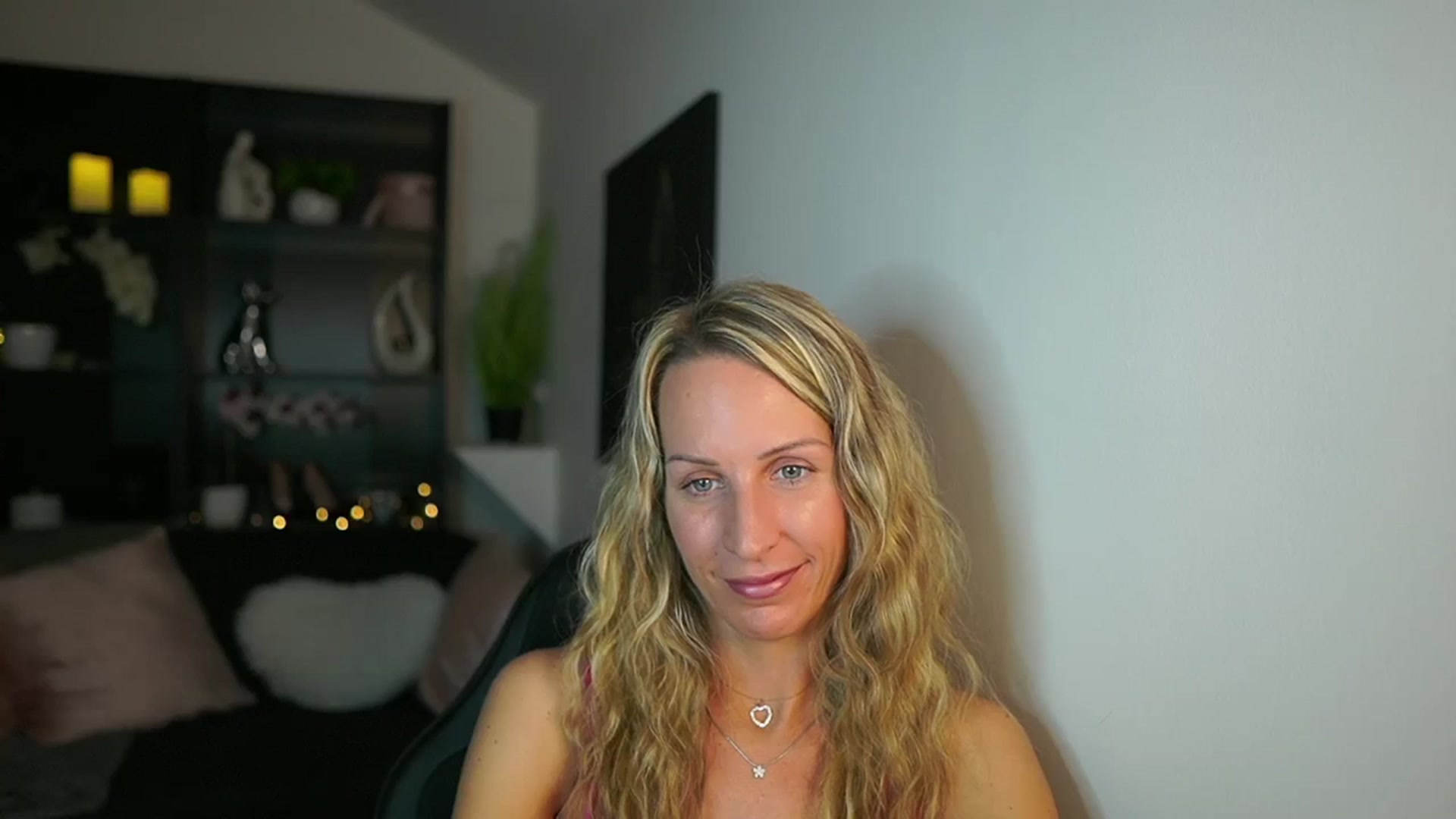 Gallery image thumbnail from Nikki__Sexx__'s myfreecams stream on, 10/26/2023, 21:52 image 12 of 20