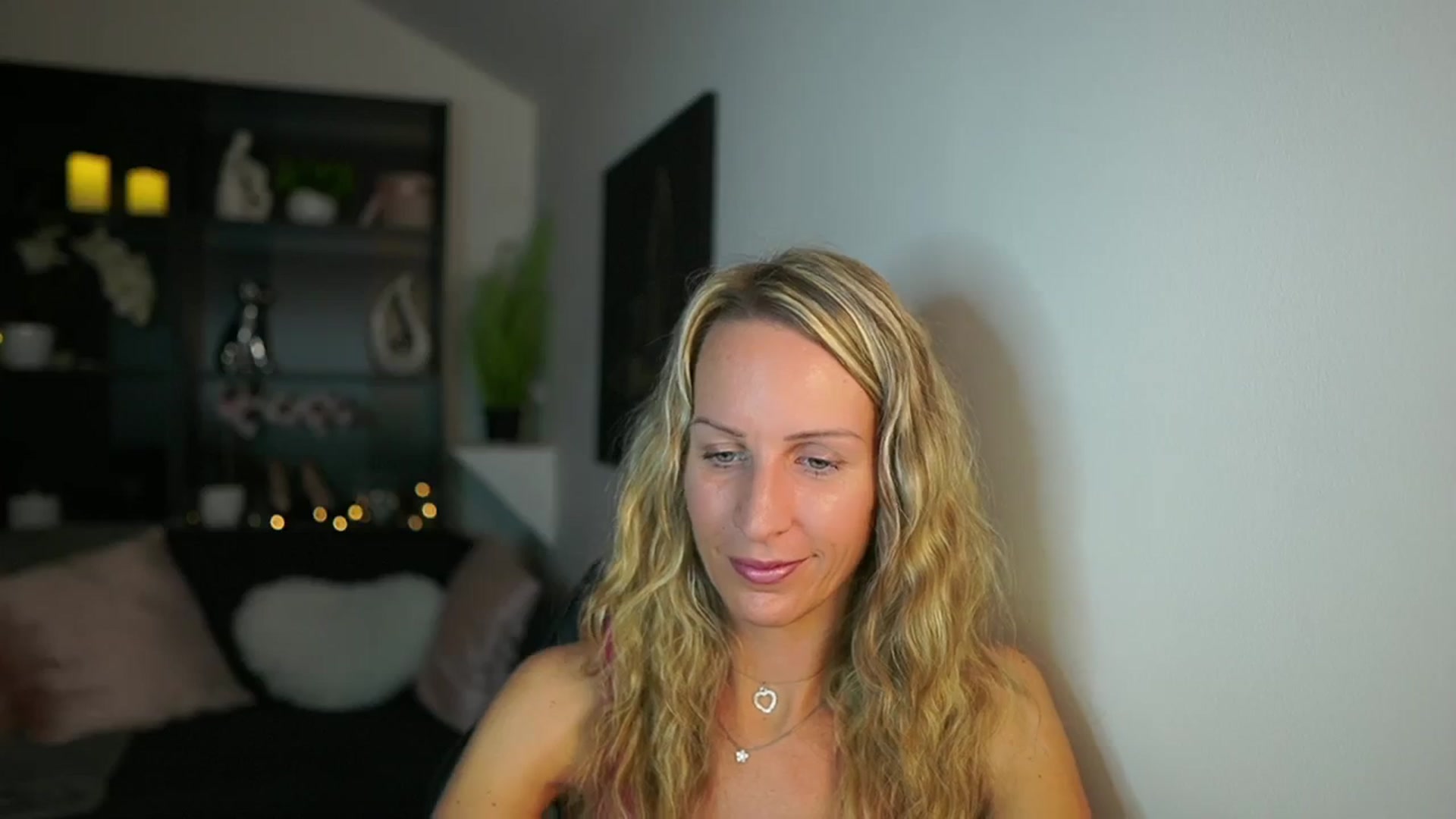 Gallery image thumbnail from Nikki__Sexx__'s myfreecams stream on, 10/26/2023, 21:52 image 17 of 20