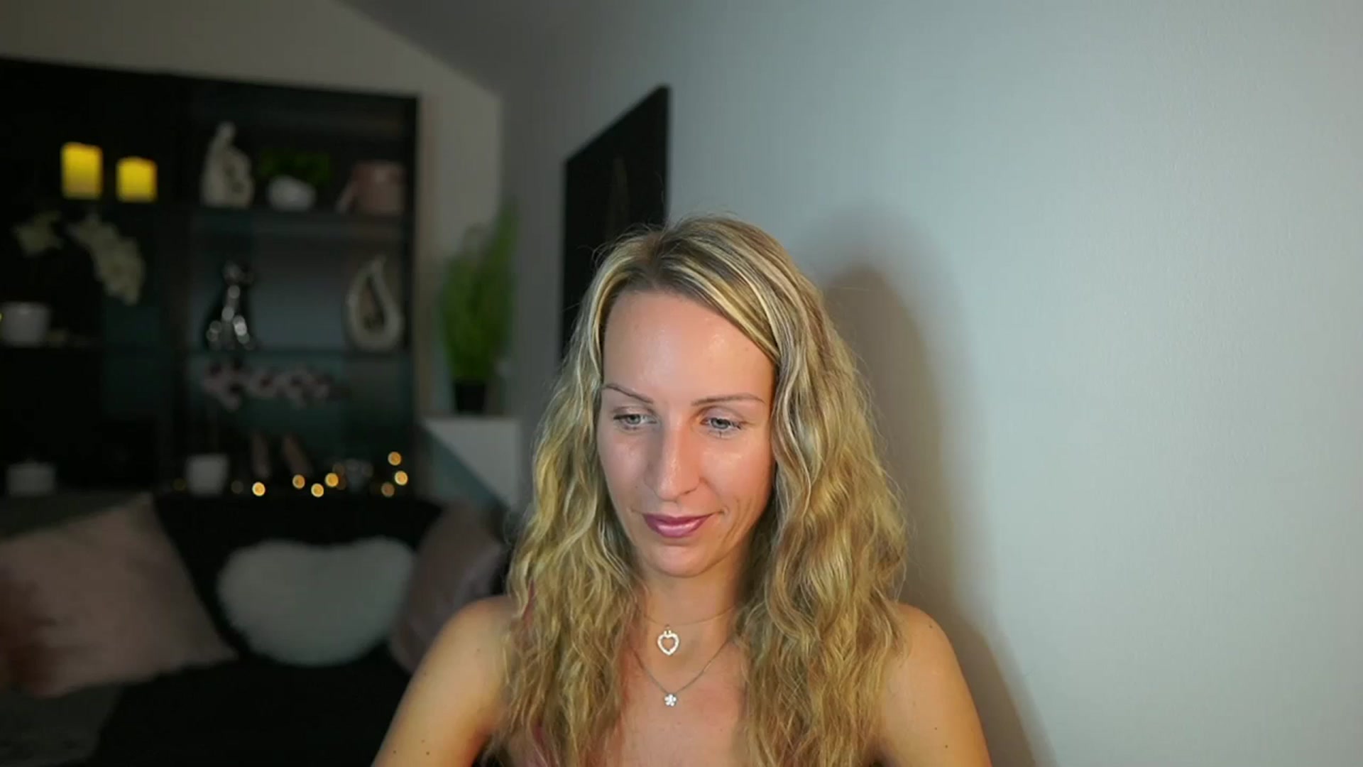 Gallery image thumbnail from Nikki__Sexx__'s myfreecams stream on, 10/26/2023, 21:52 image 15 of 20