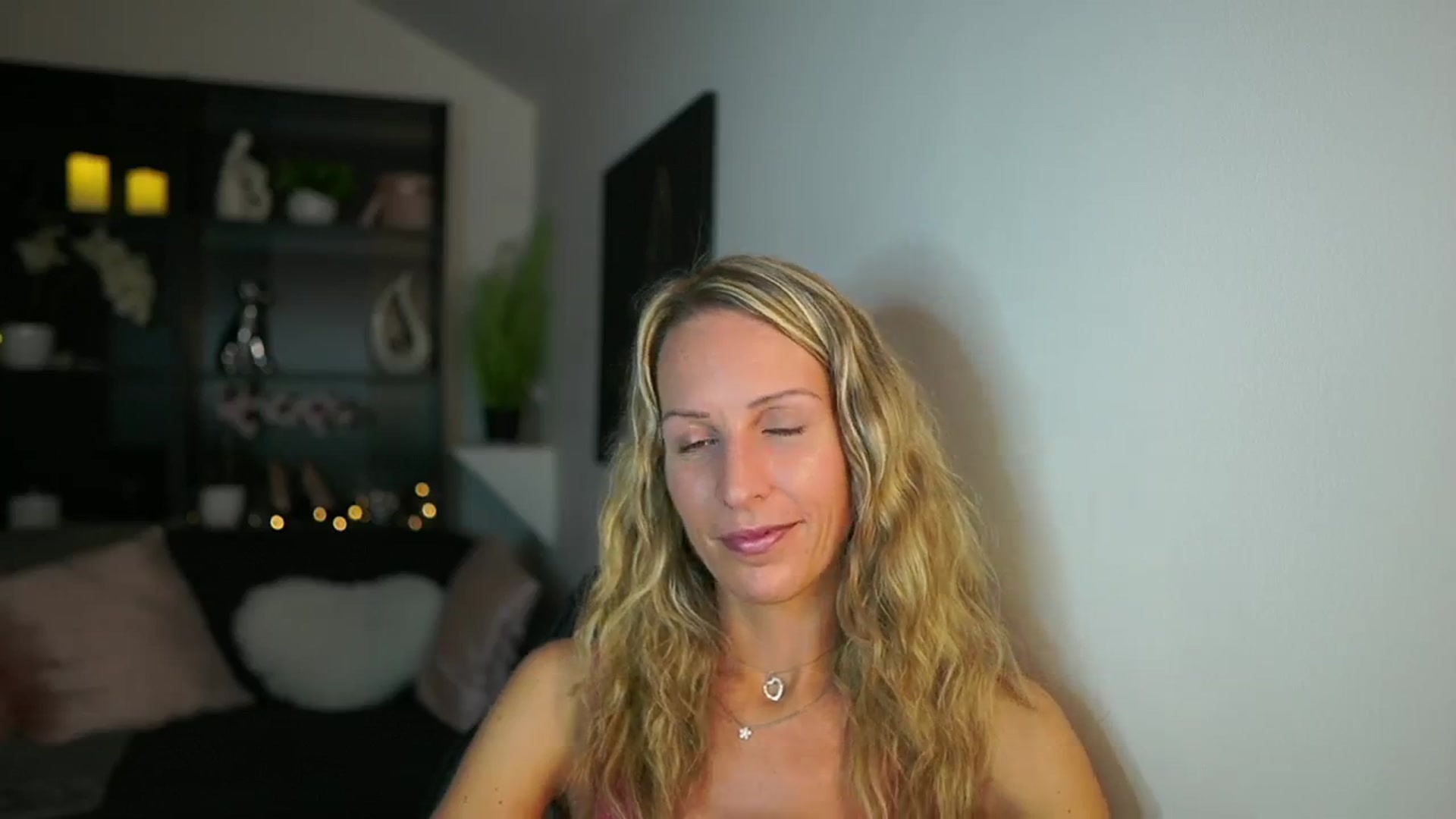 Gallery image thumbnail from Nikki__Sexx__'s myfreecams stream on, 10/26/2023, 21:52 image 18 of 20
