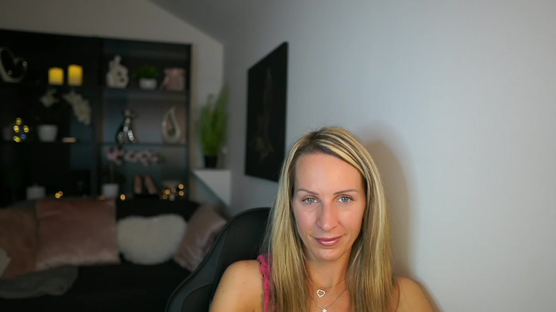 Gallery image thumbnail from Nikki__Sexx__'s myfreecams stream on, 11/07/2023, 23:10 image 9 of 20