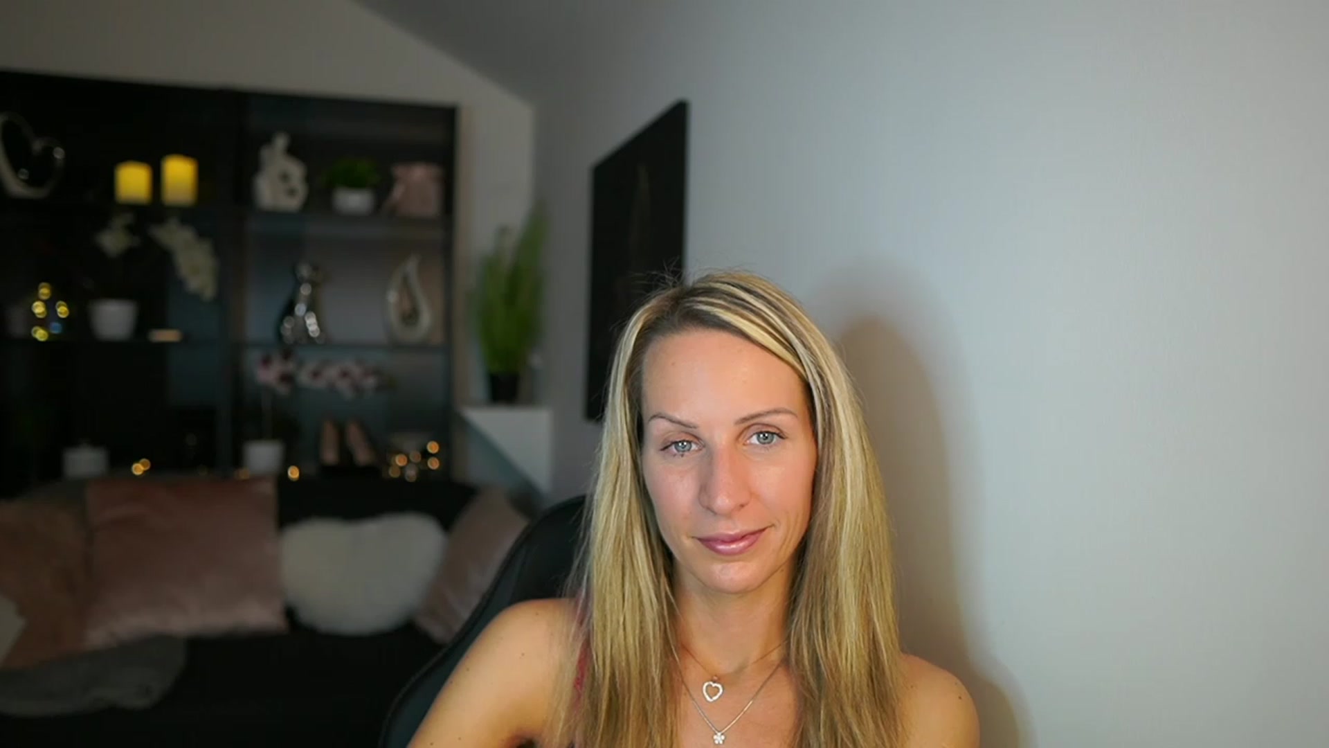 Gallery image thumbnail from Nikki__Sexx__'s myfreecams stream on, 11/07/2023, 23:10 image 7 of 20