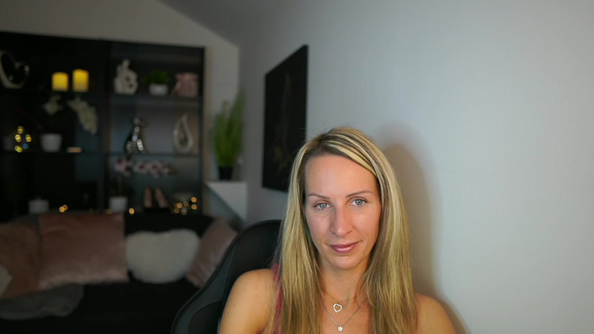 Gallery image thumbnail from Nikki__Sexx__'s myfreecams stream on, 11/07/2023, 23:10 image 8 of 20