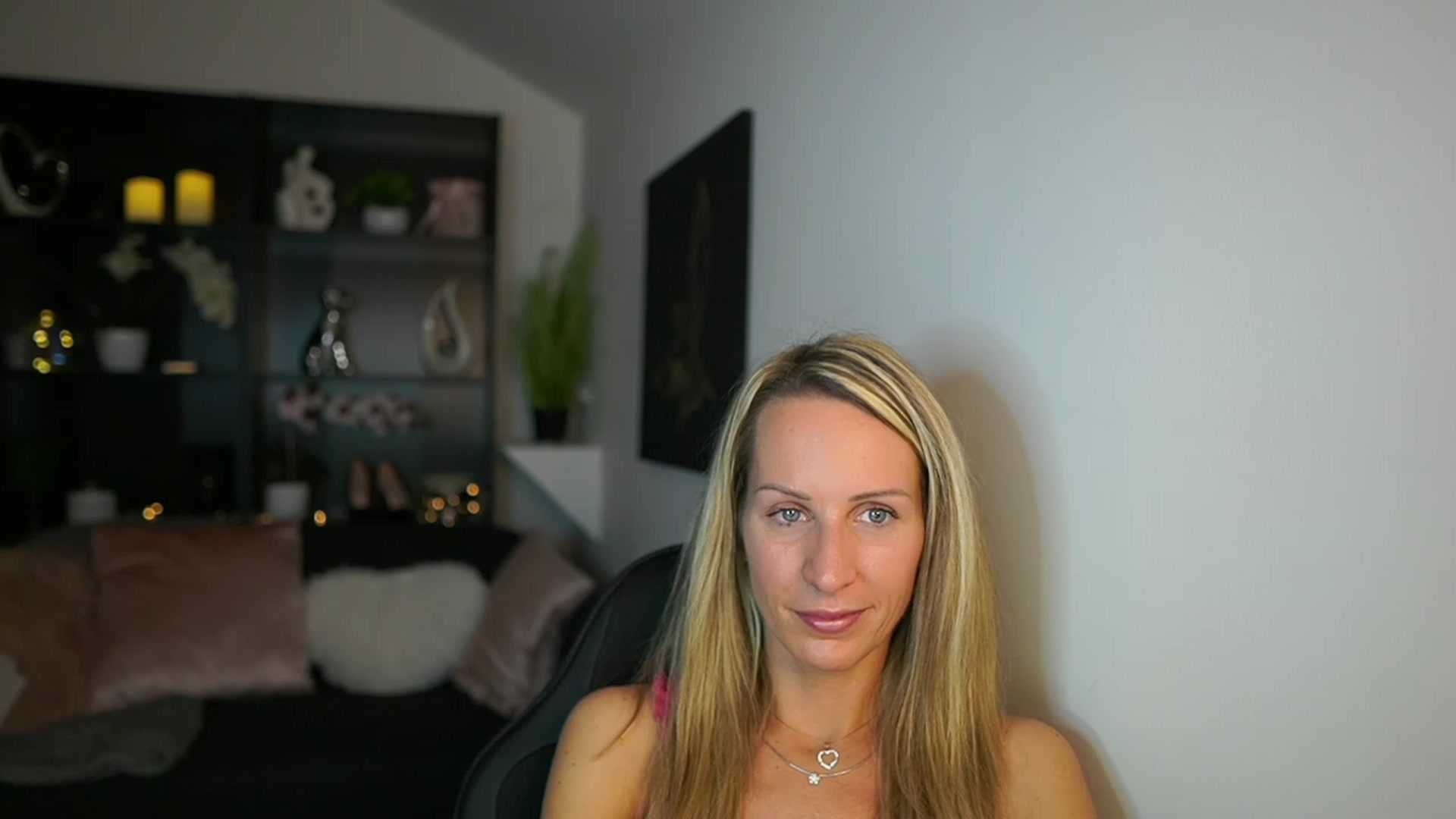 Gallery image thumbnail from Nikki__Sexx__'s myfreecams stream on, 11/07/2023, 23:10 image 12 of 20