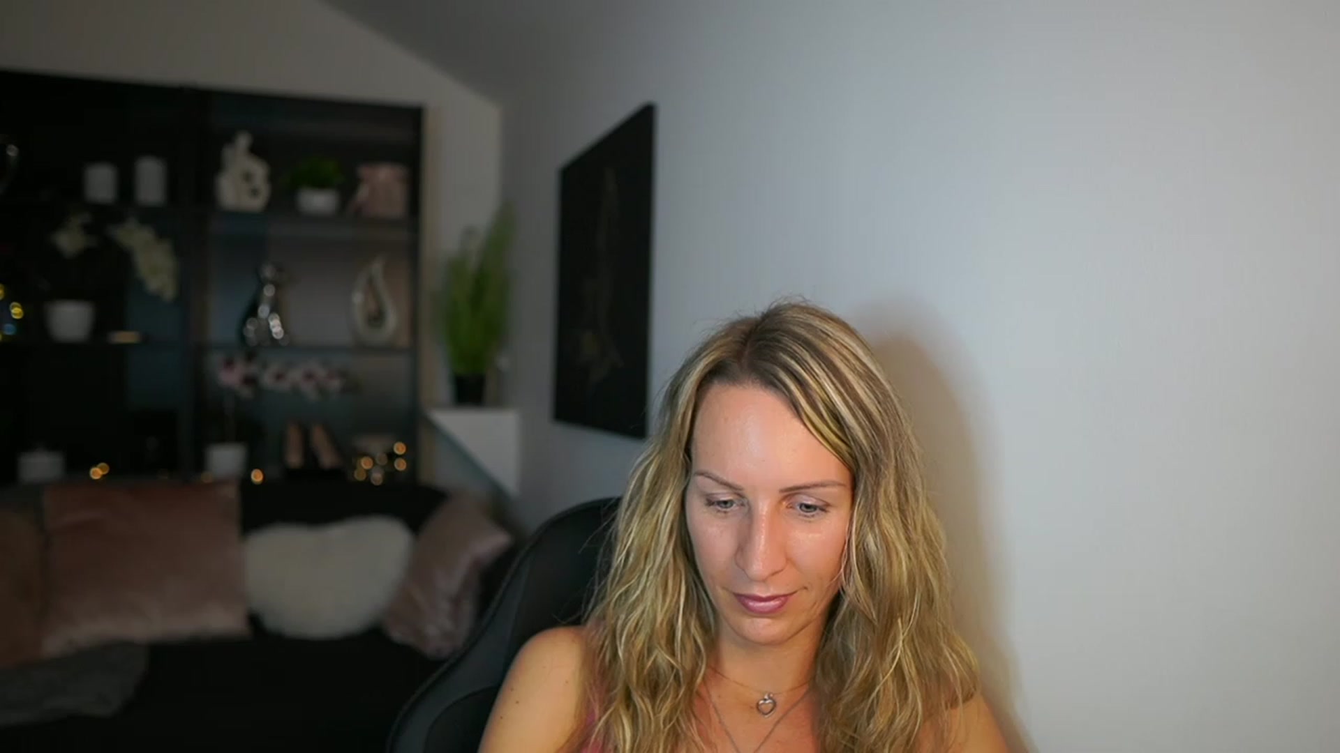 Gallery image thumbnail from Nikki__Sexx__'s myfreecams stream on, 11/09/2023, 21:09 image 18 of 20
