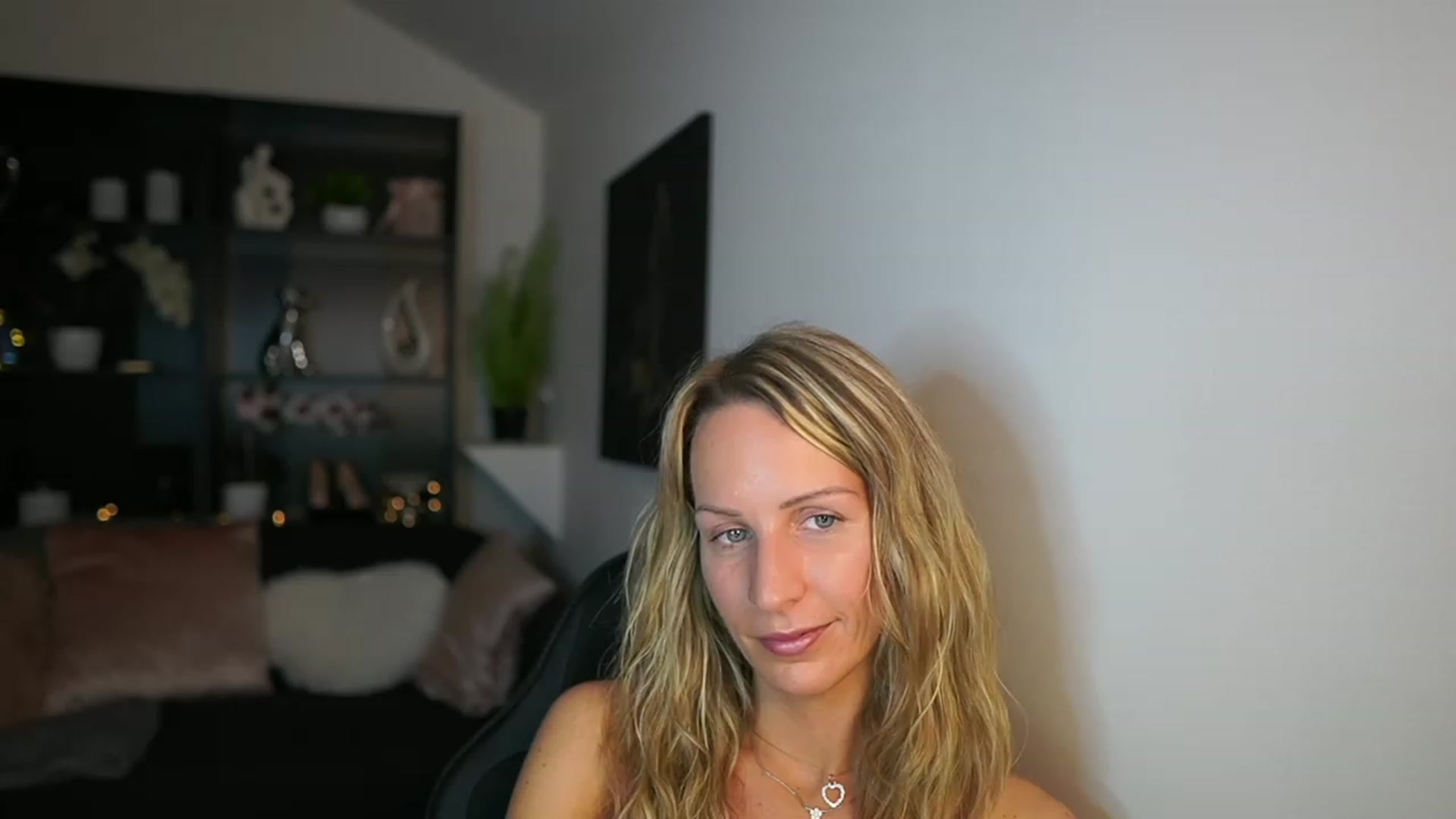 Gallery image thumbnail from Nikki__Sexx__'s myfreecams stream on, 11/09/2023, 21:09 image 17 of 20