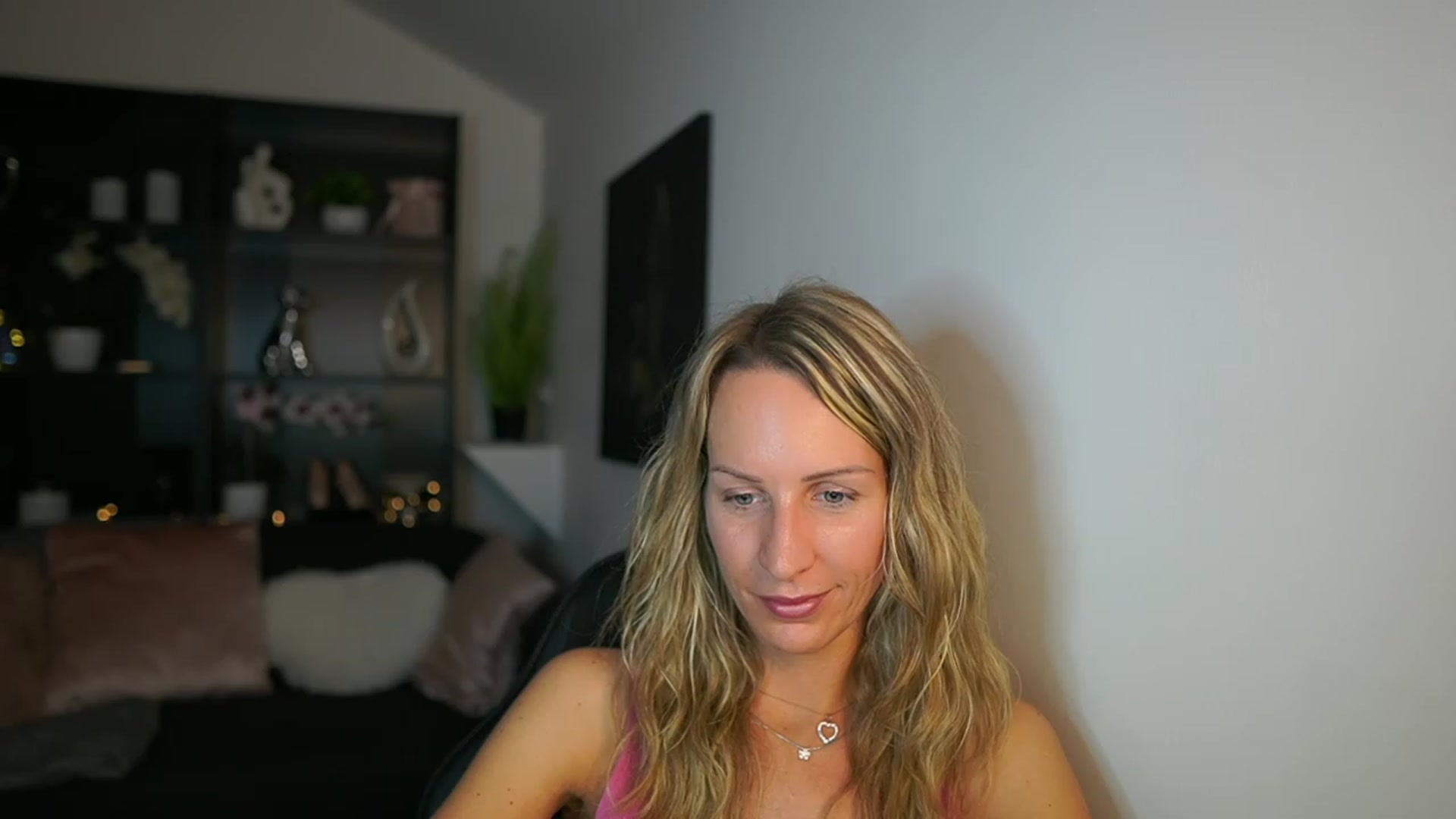 Gallery image thumbnail from Nikki__Sexx__'s myfreecams stream on, 11/09/2023, 21:09 image 14 of 20