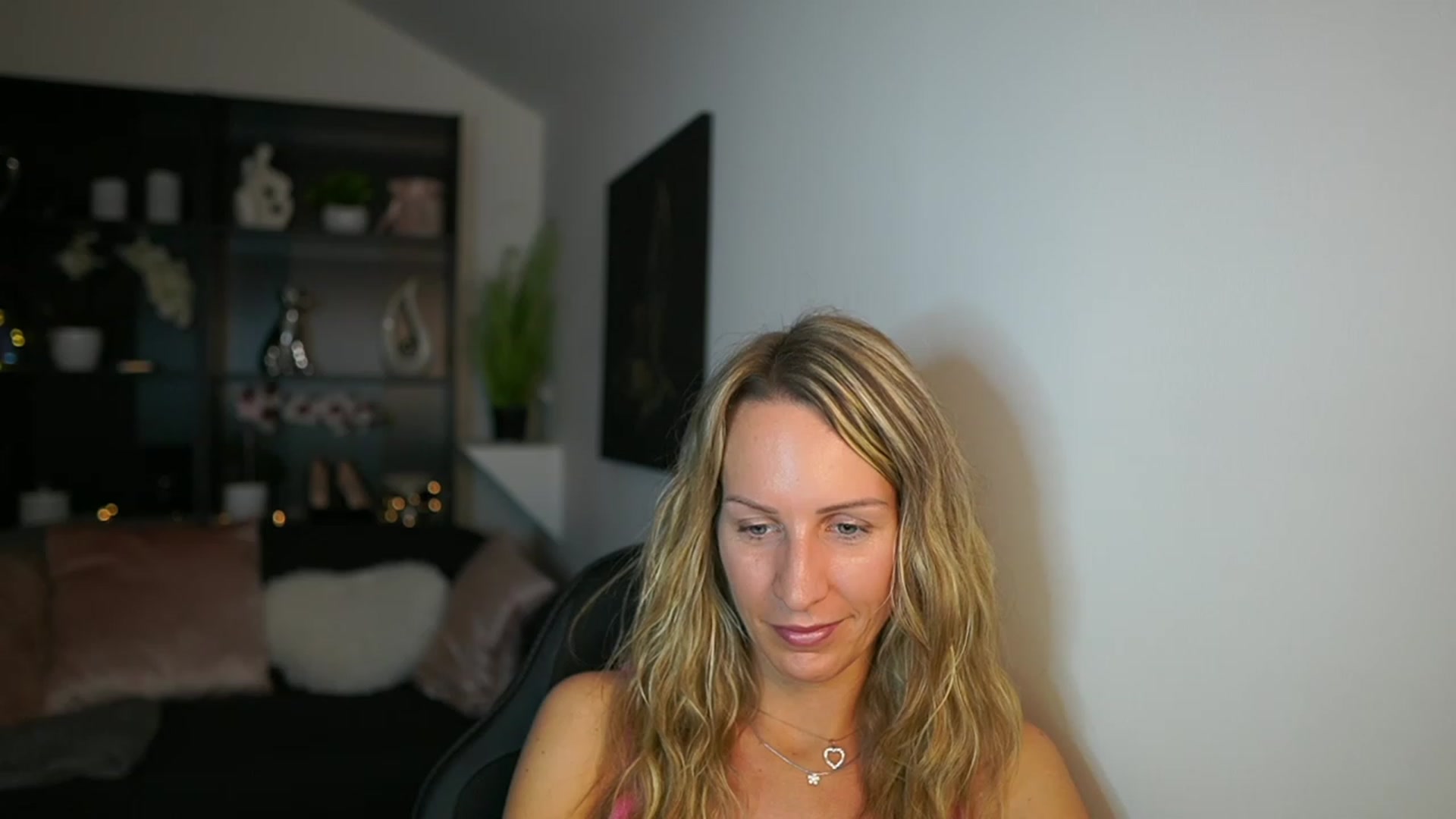 Gallery image thumbnail from Nikki__Sexx__'s myfreecams stream on, 11/09/2023, 21:09 image 15 of 20