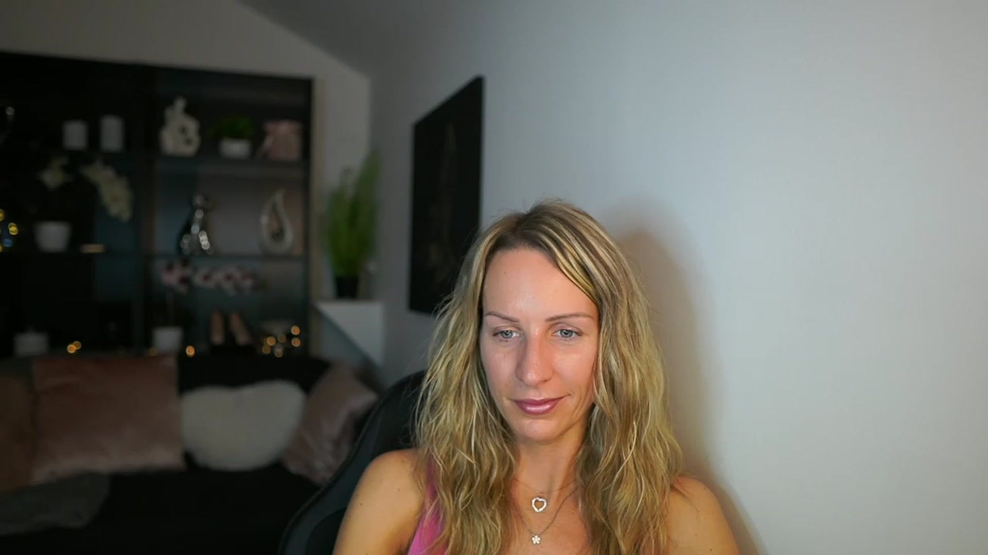 Gallery image thumbnail from Nikki__Sexx__'s myfreecams stream on, 11/09/2023, 21:09 image 2 of 20