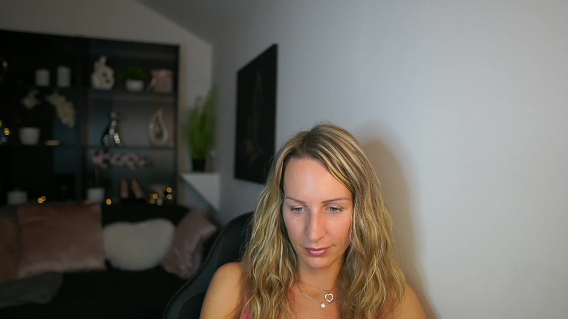 Gallery image thumbnail from Nikki__Sexx__'s myfreecams stream on, 11/09/2023, 21:09 image 16 of 20