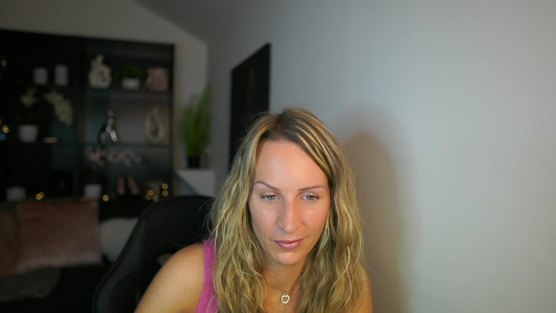 Gallery image thumbnail from Nikki__Sexx__'s myfreecams stream on, 11/09/2023, 23:09 image 16 of 20