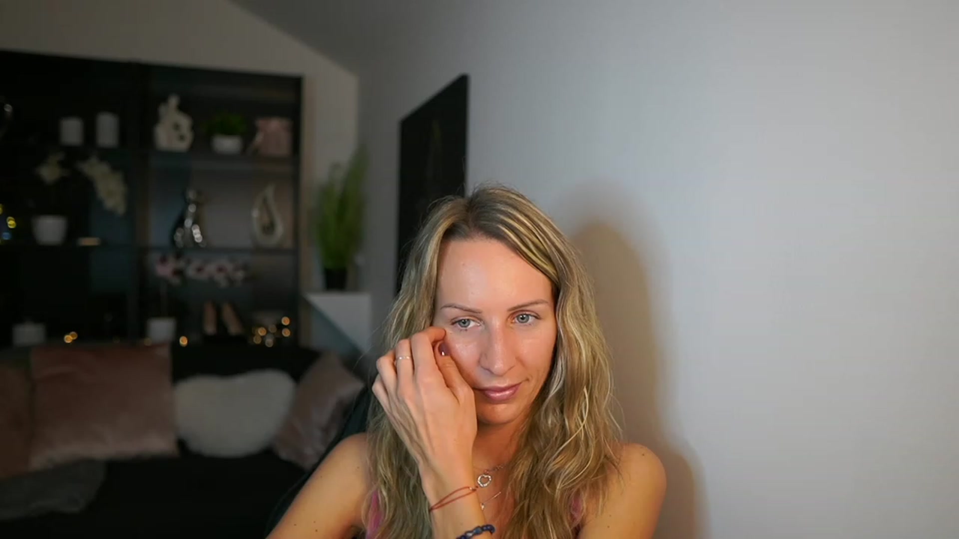 Gallery image thumbnail from Nikki__Sexx__'s myfreecams stream on, 11/09/2023, 23:09 image 3 of 20