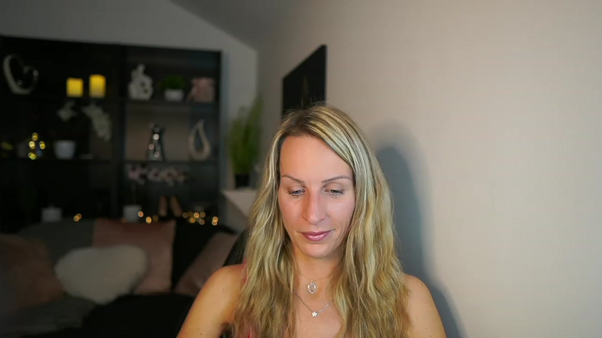 Gallery image thumbnail from Nikki__Sexx__'s myfreecams stream on, 11/14/2023, 19:22 image 13 of 20