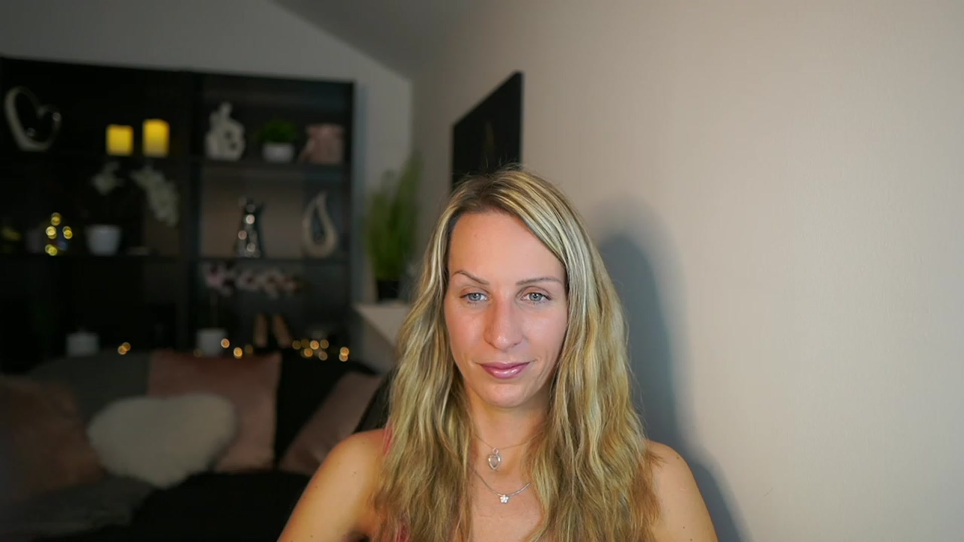 Gallery image thumbnail from Nikki__Sexx__'s myfreecams stream on, 11/14/2023, 19:22 image 14 of 20