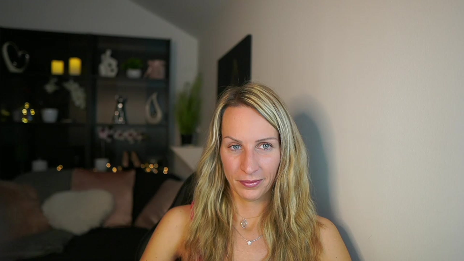Gallery image thumbnail from Nikki__Sexx__'s myfreecams stream on, 11/14/2023, 19:22 image 16 of 20